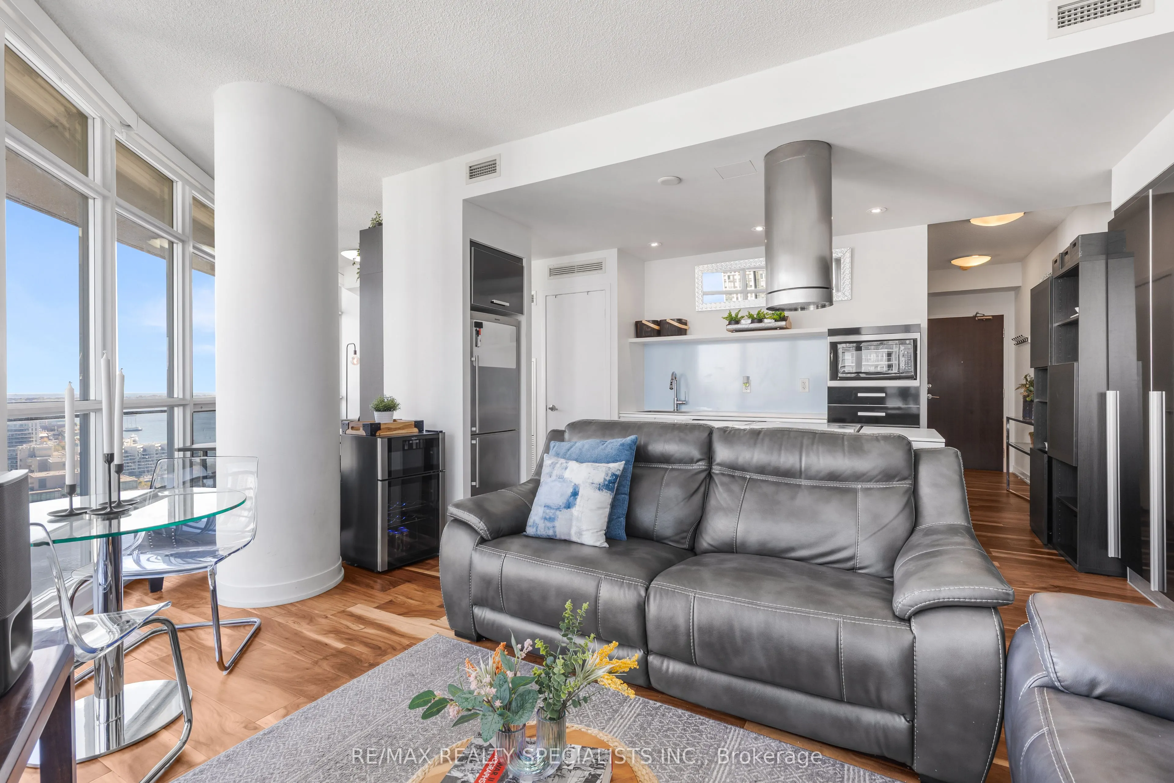 38 Dan Leckie Way #2908