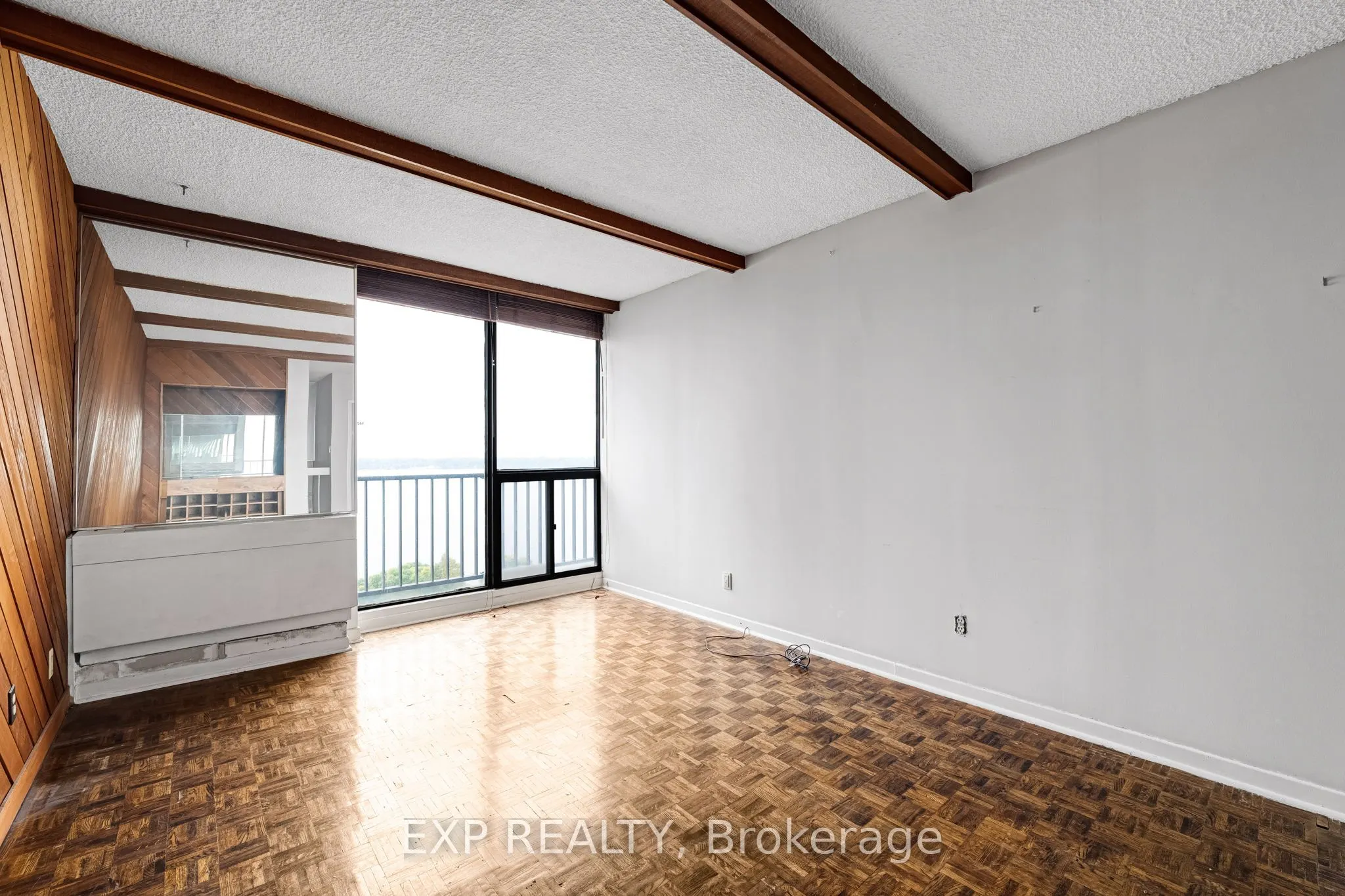 33 Harbour Square #1420
