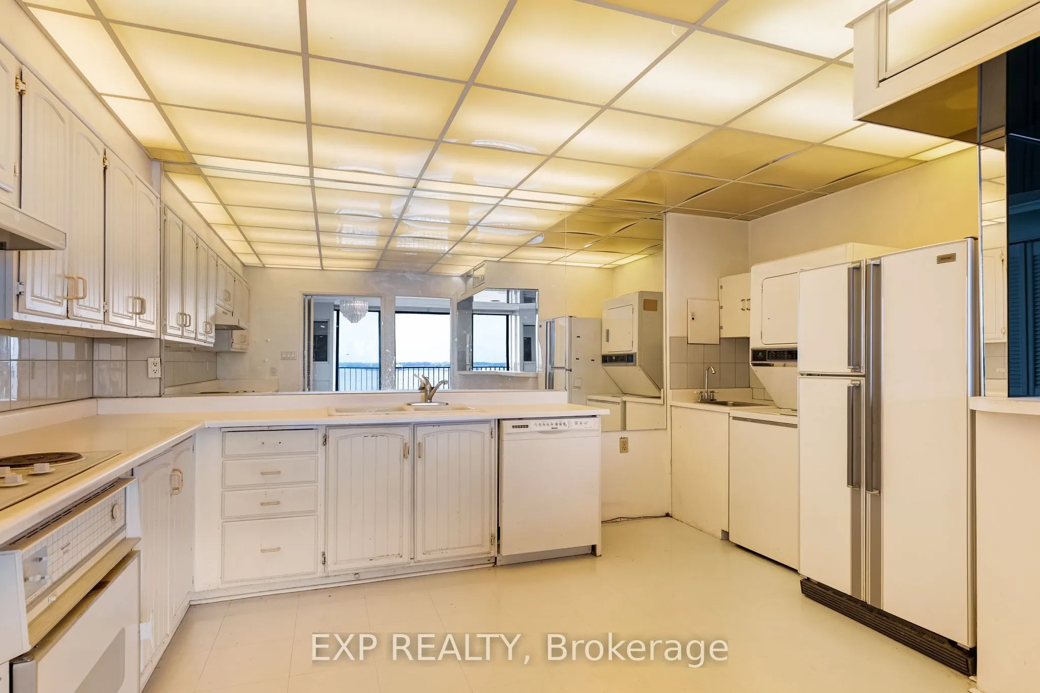 33 Harbour Square #1420
