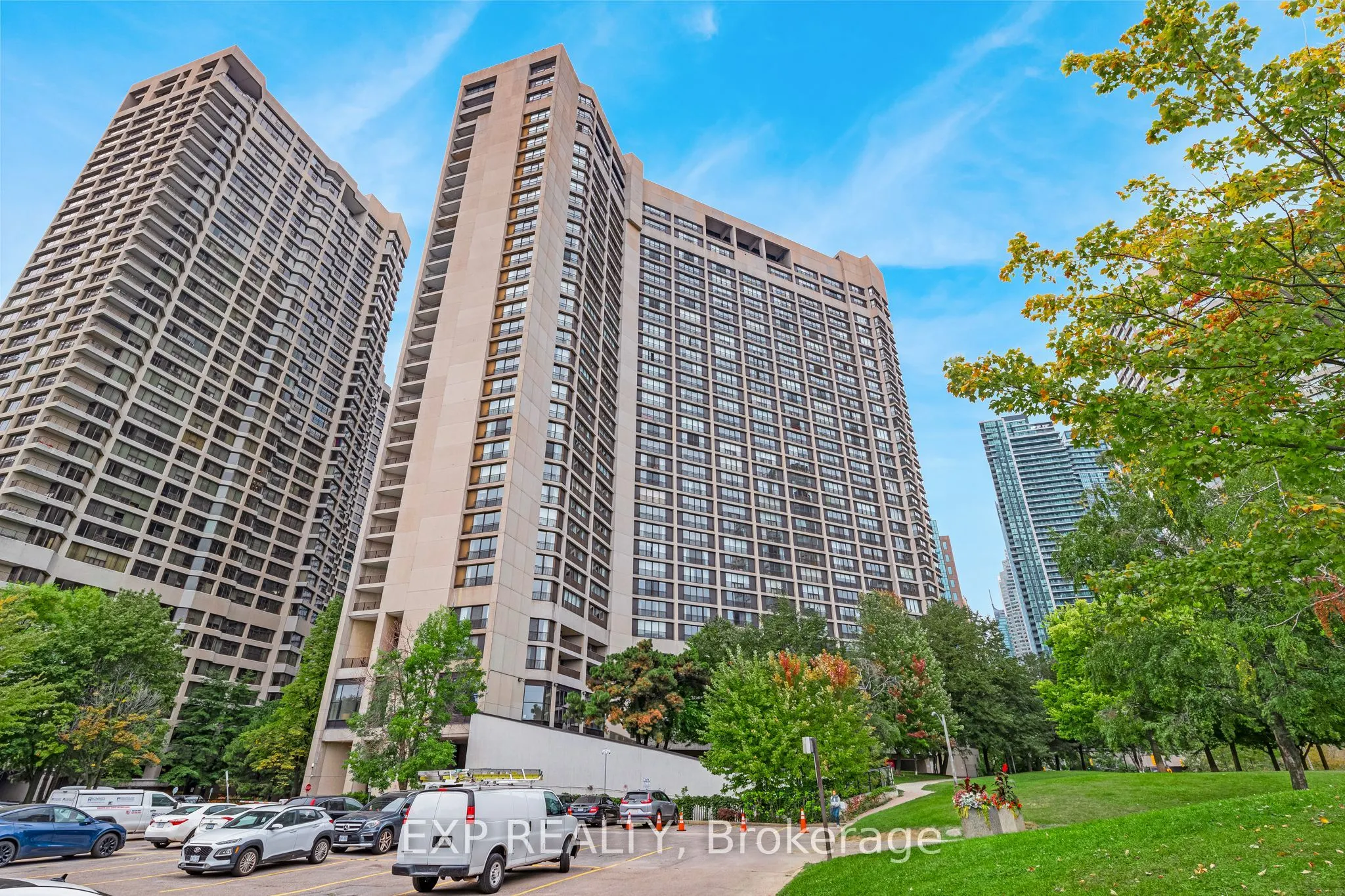 33 Harbour Square #1420