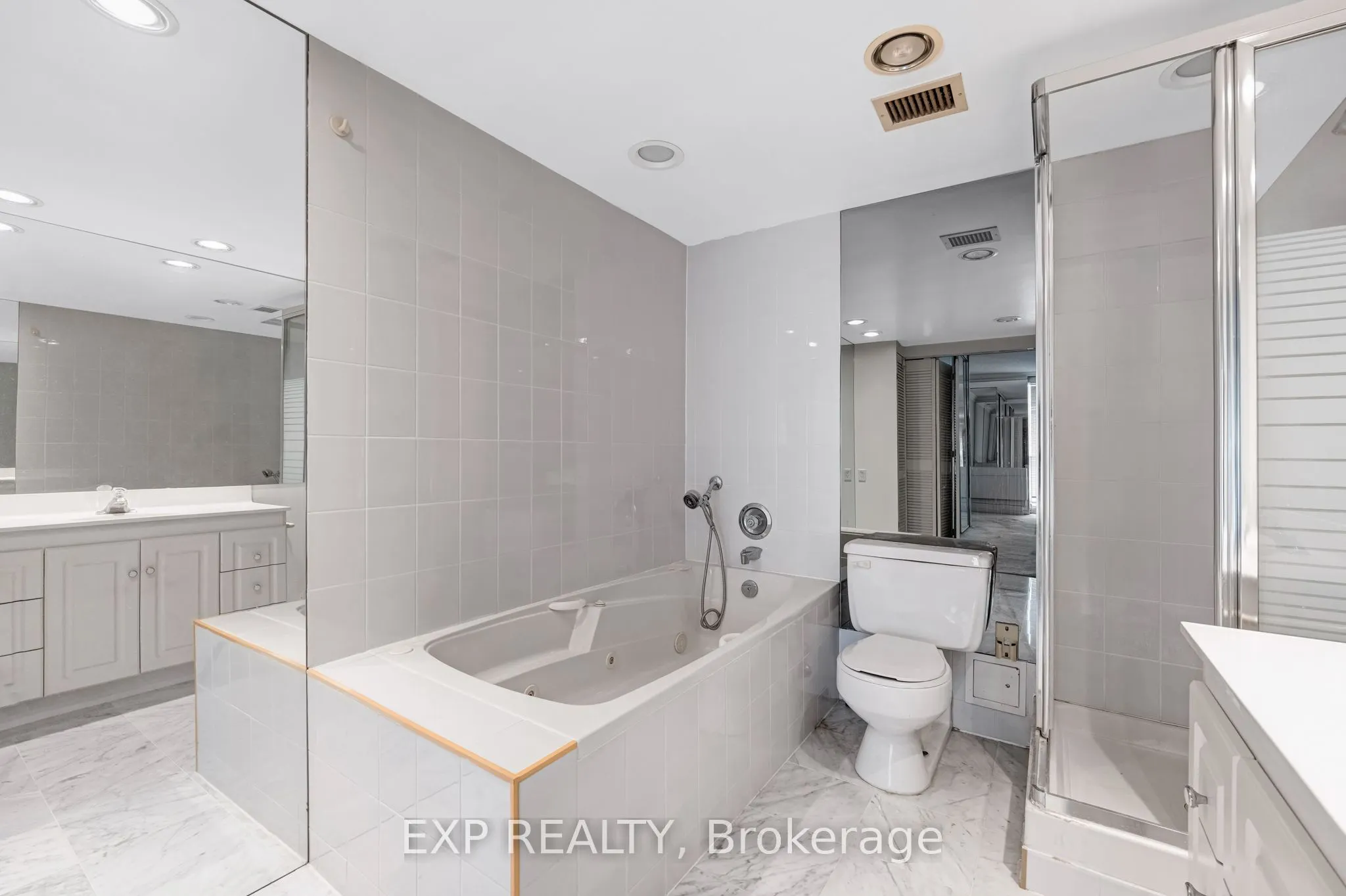 33 Harbour Square #1420