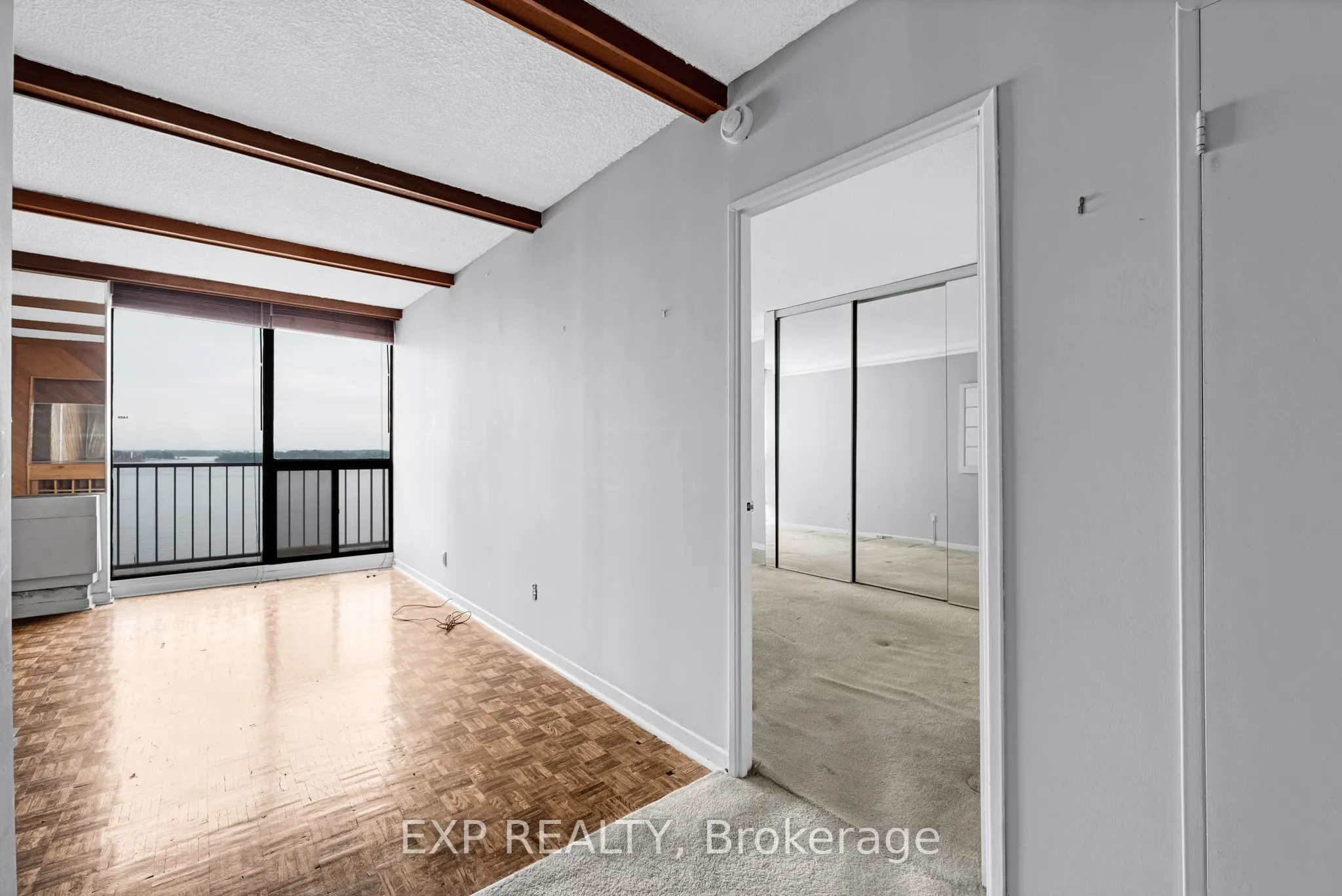 33 Harbour Square #1420