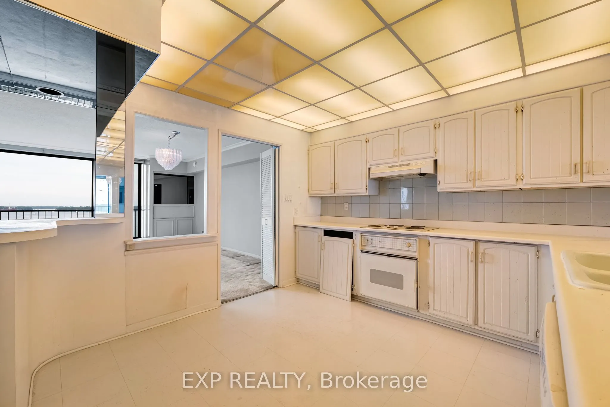 33 Harbour Square #1420