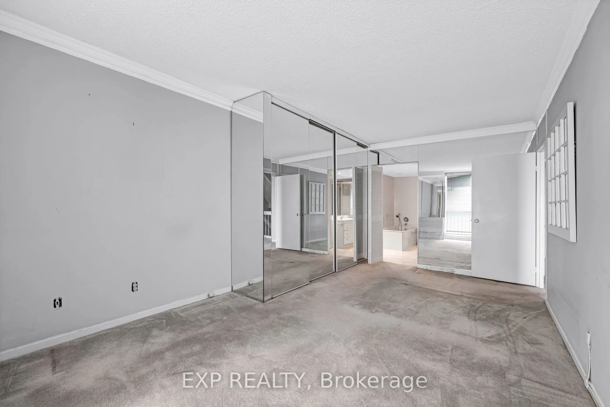 33 Harbour Square #1420