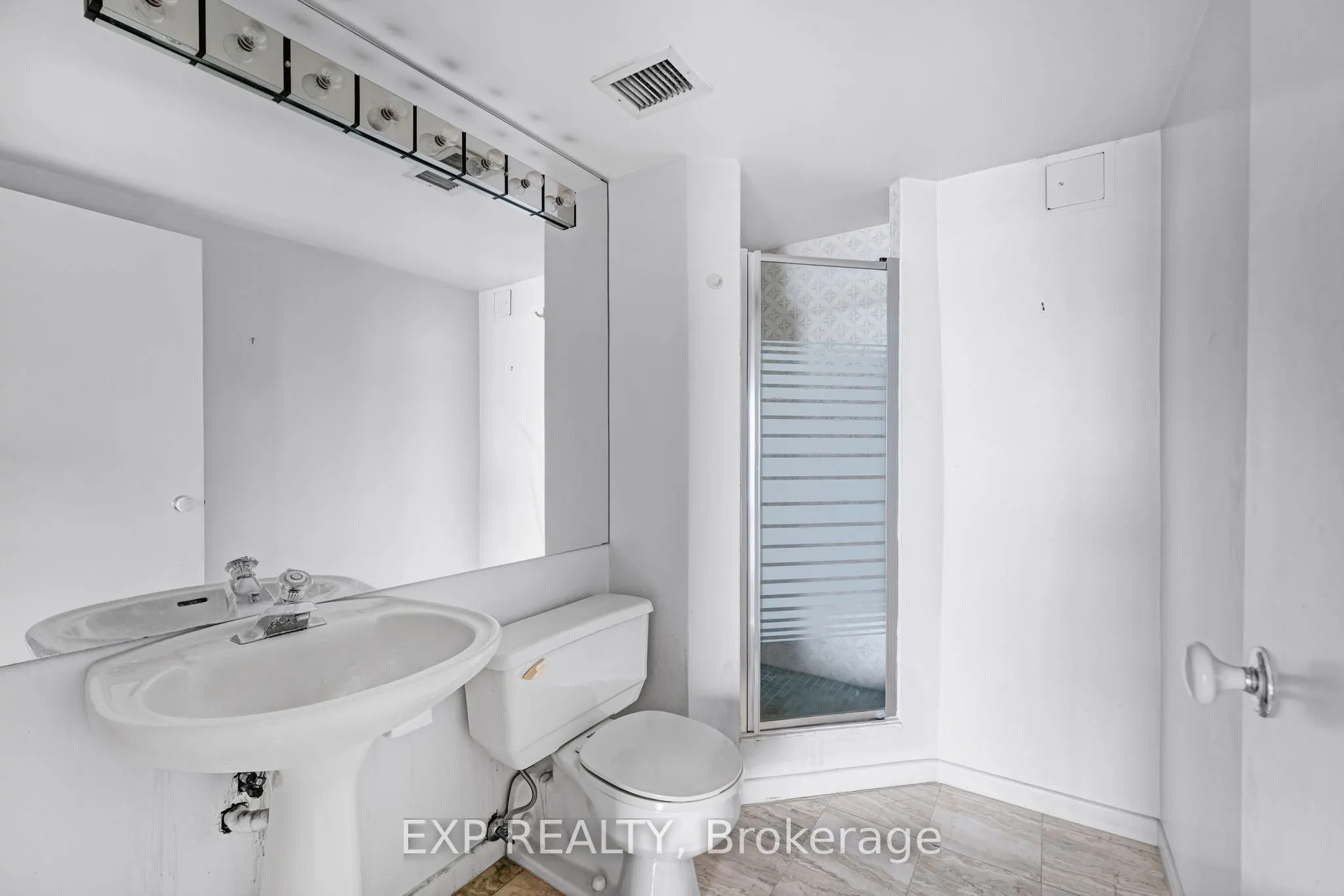 33 Harbour Square #1420