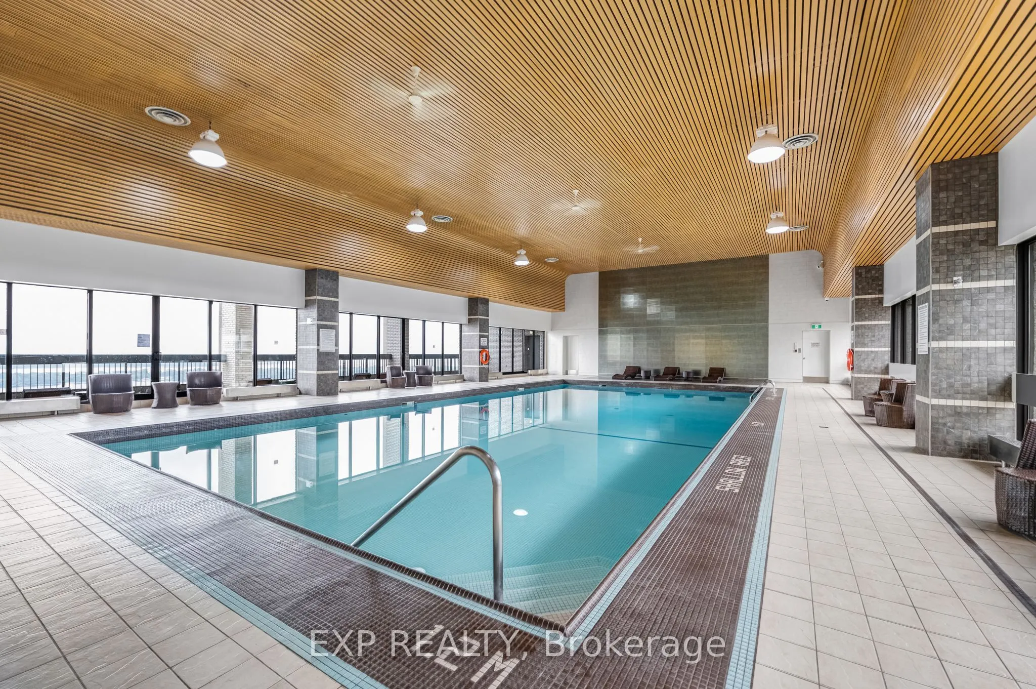 33 Harbour Square #1420