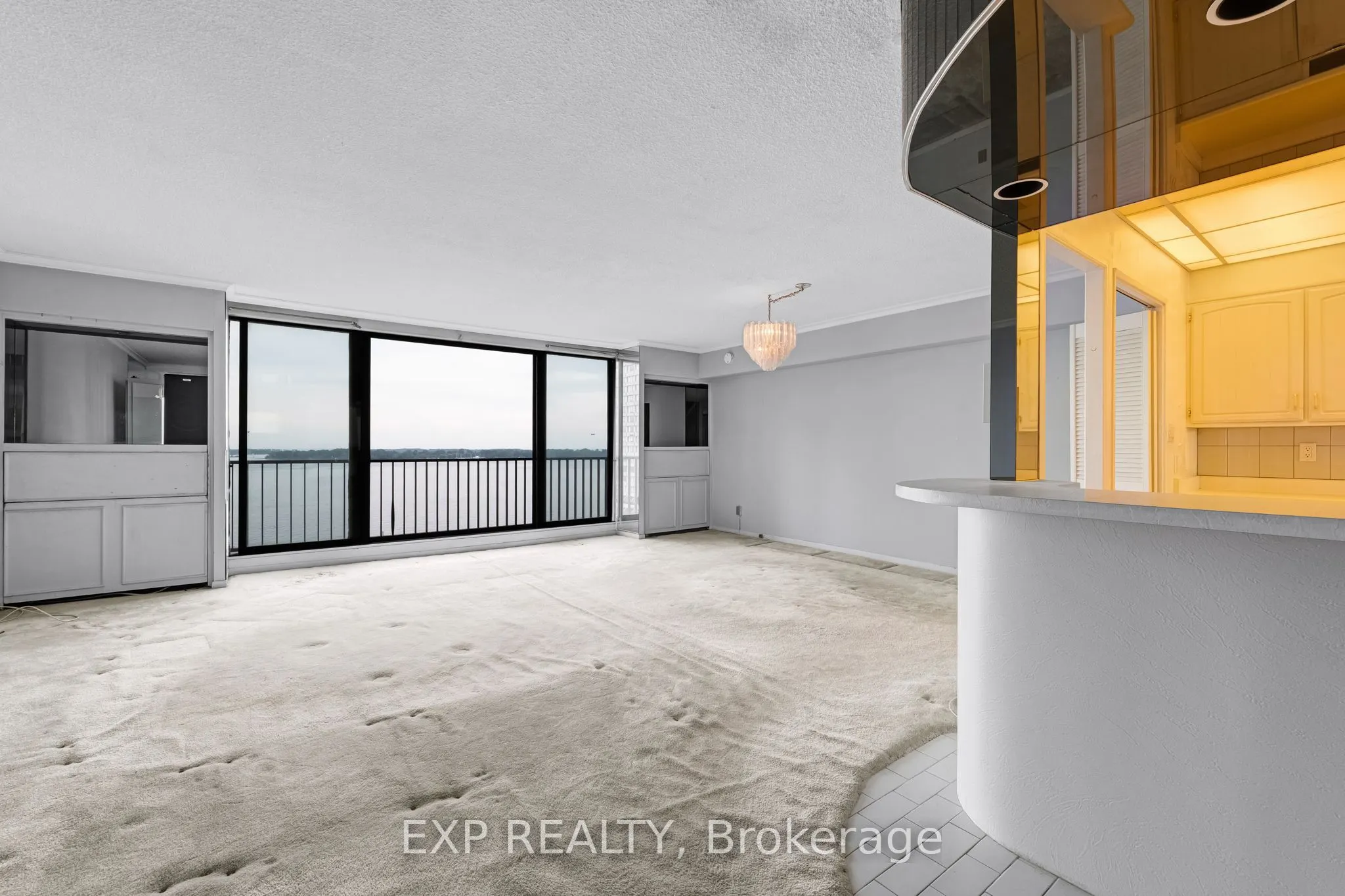 33 Harbour Square #1420