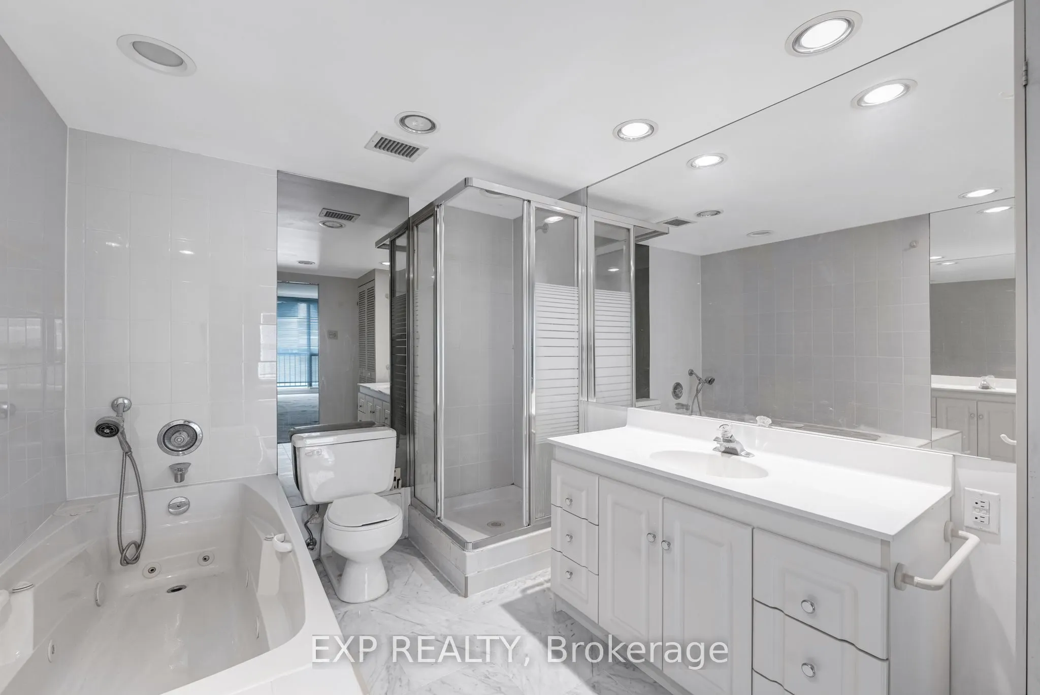 33 Harbour Square #1420