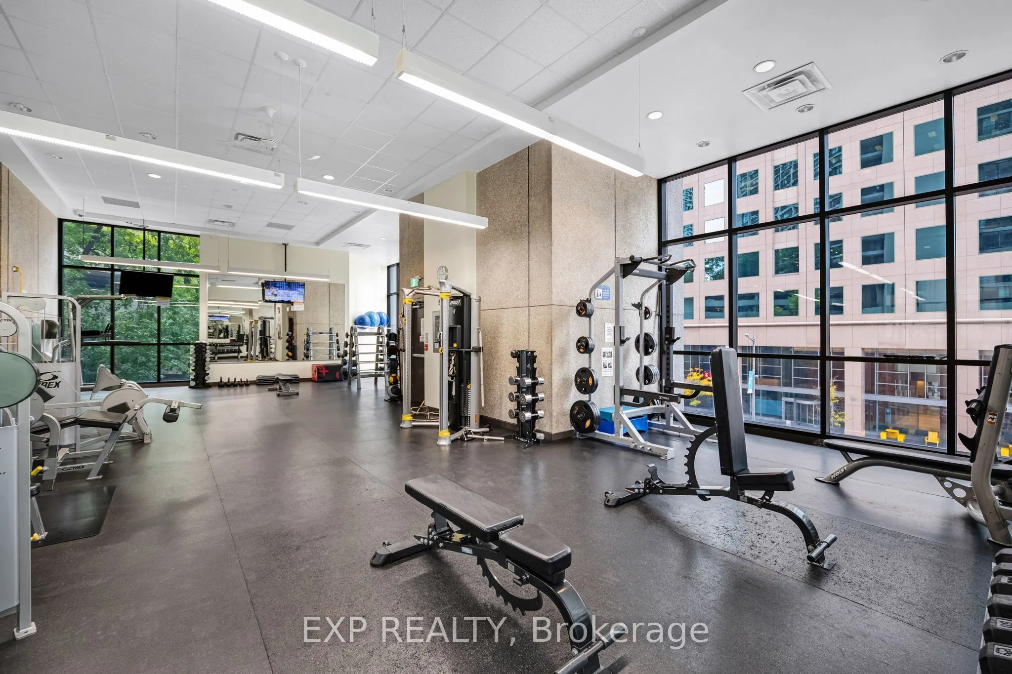 33 Harbour Square #1420