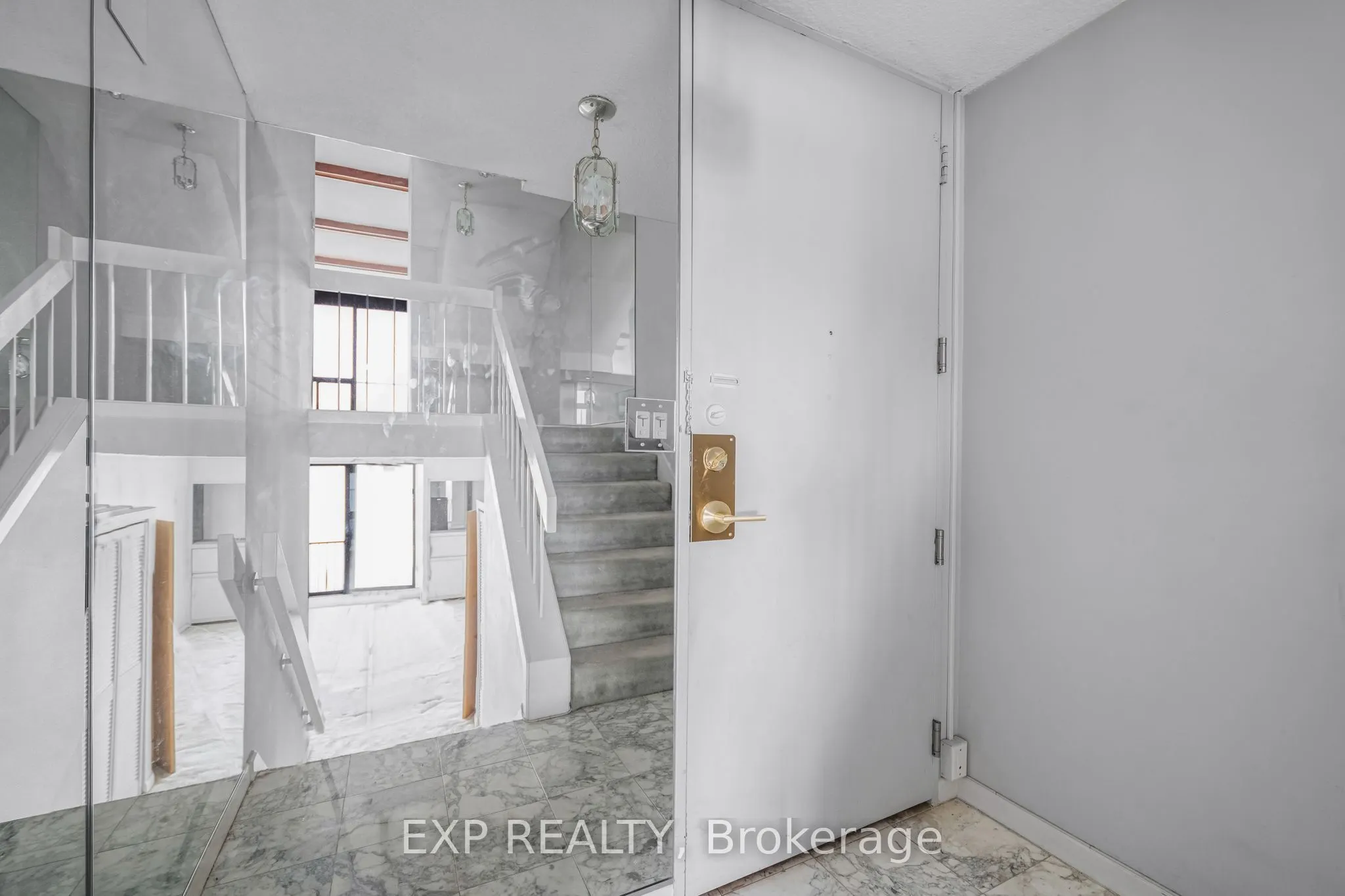 33 Harbour Square #1420