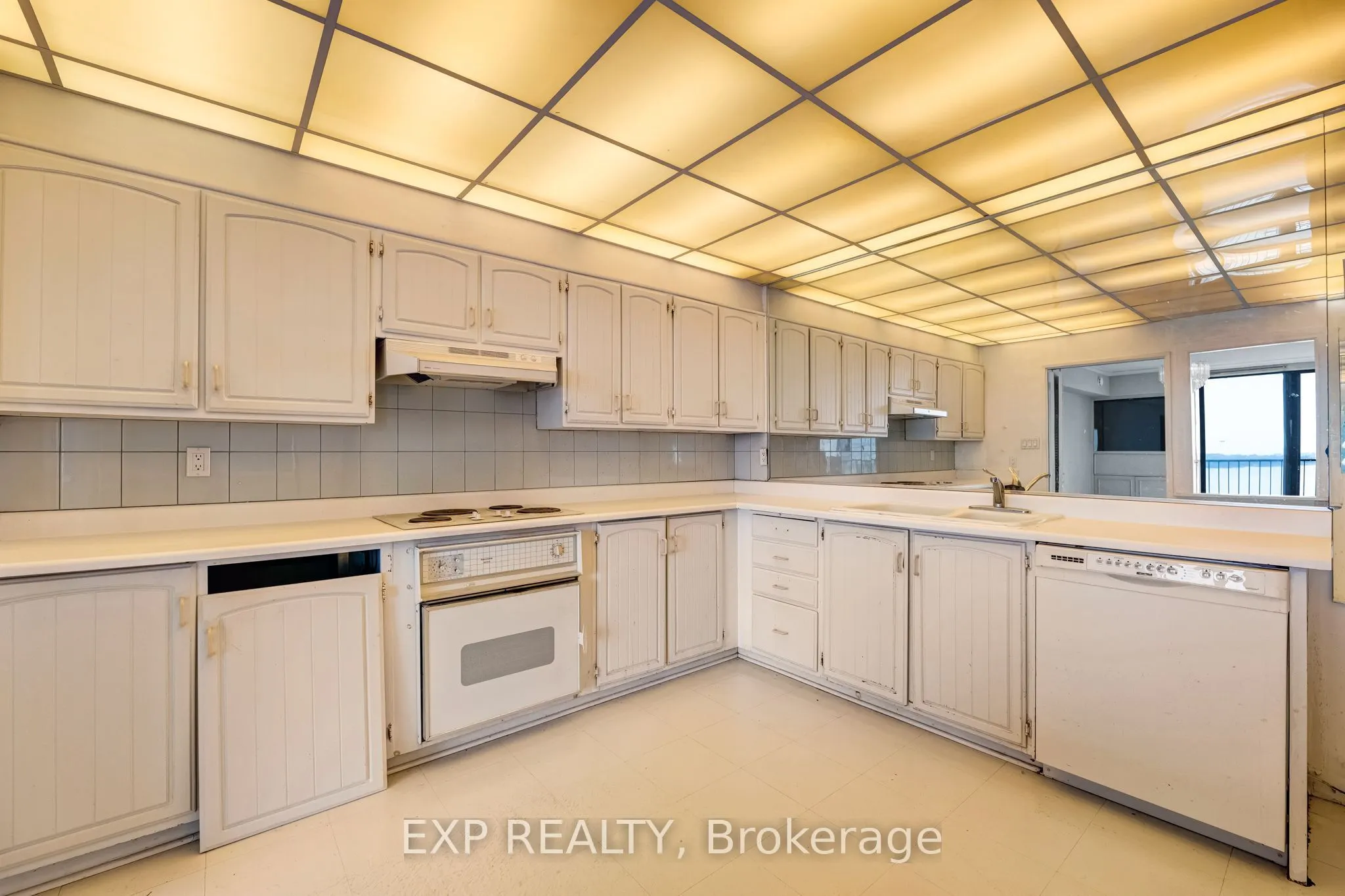 33 Harbour Square #1420