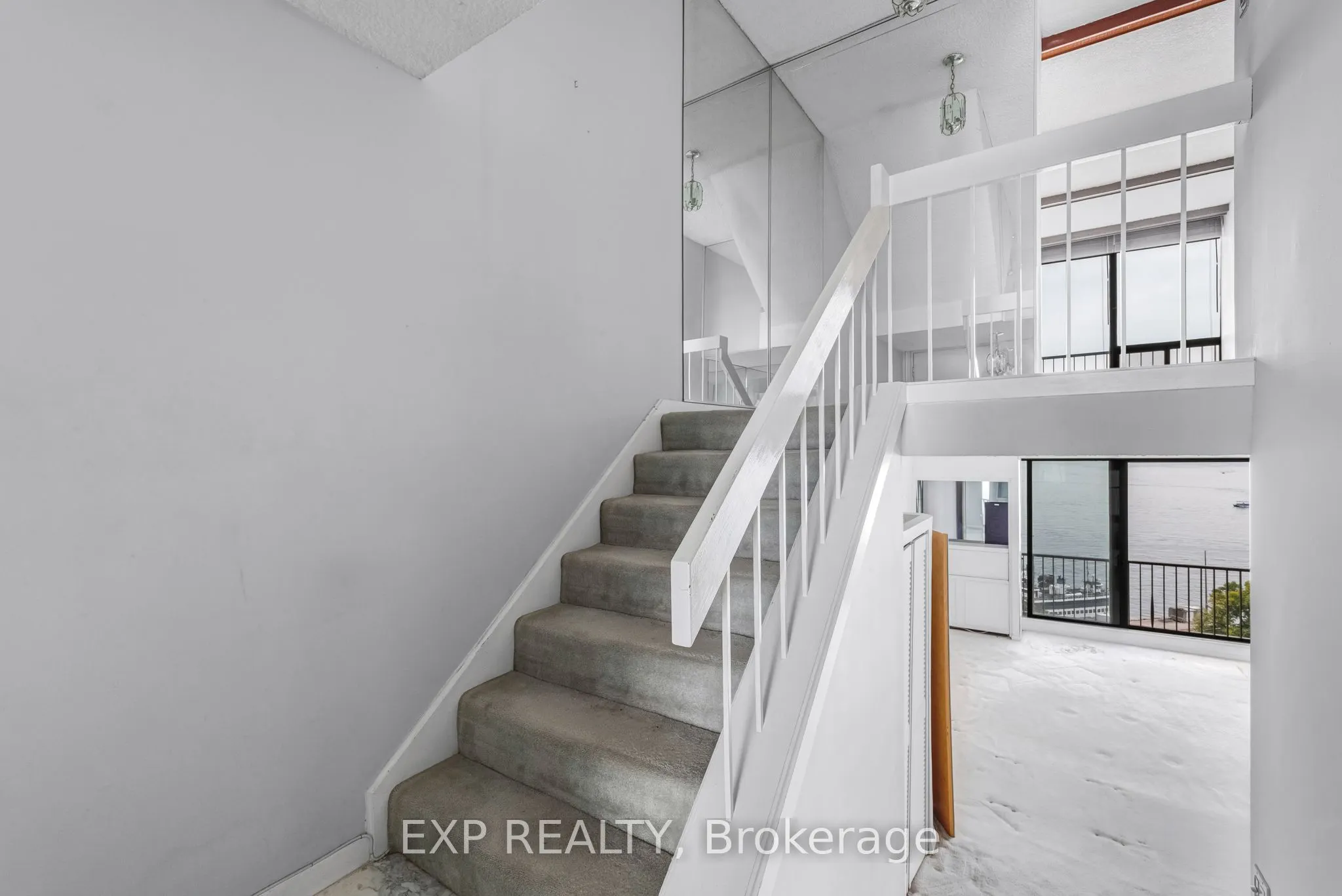 33 Harbour Square #1420