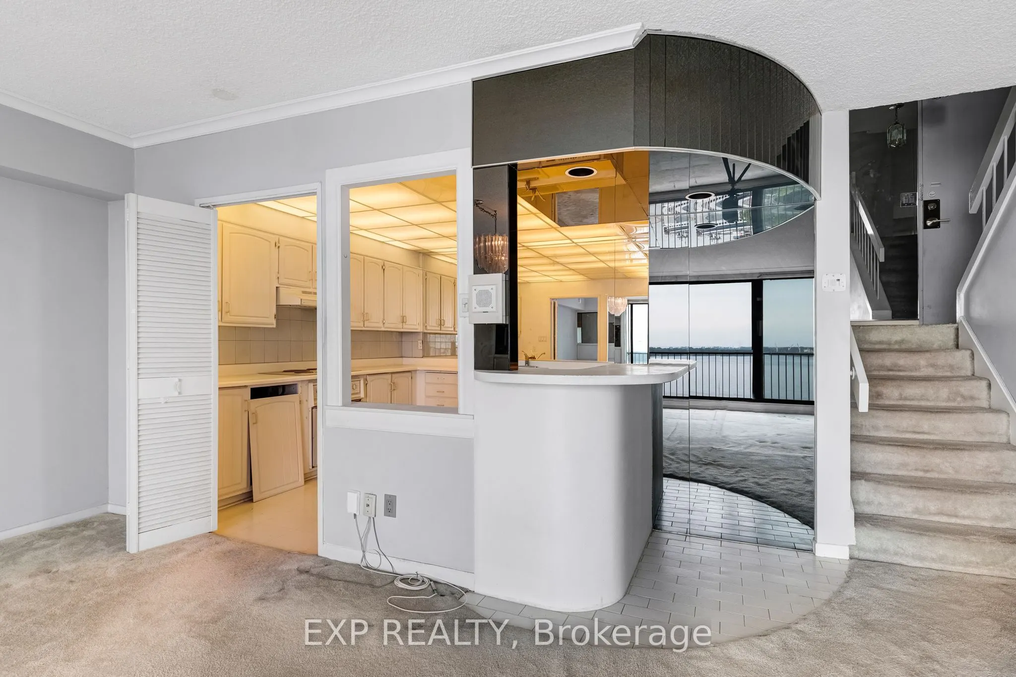 33 Harbour Square #1420