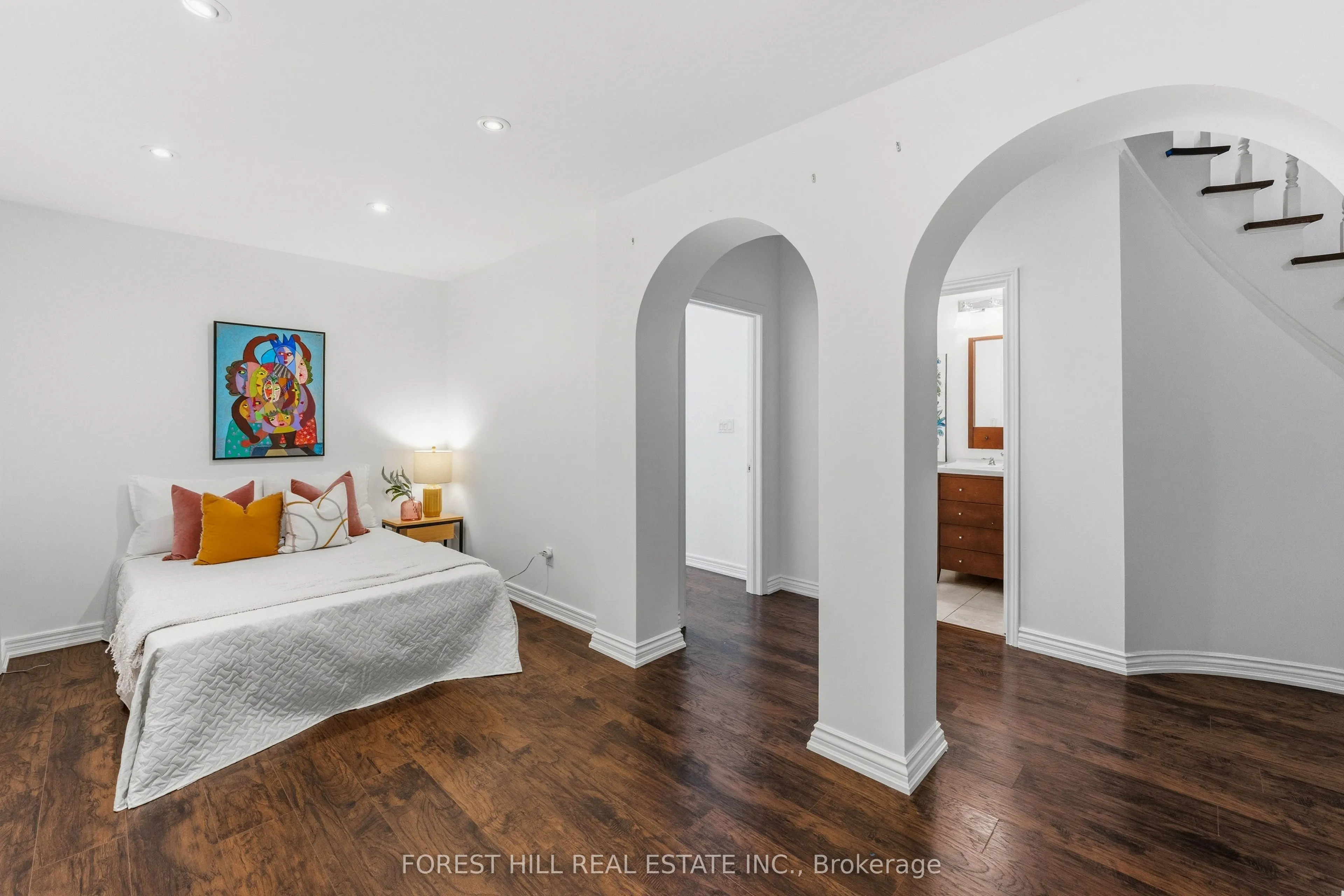 45 Heath Street W