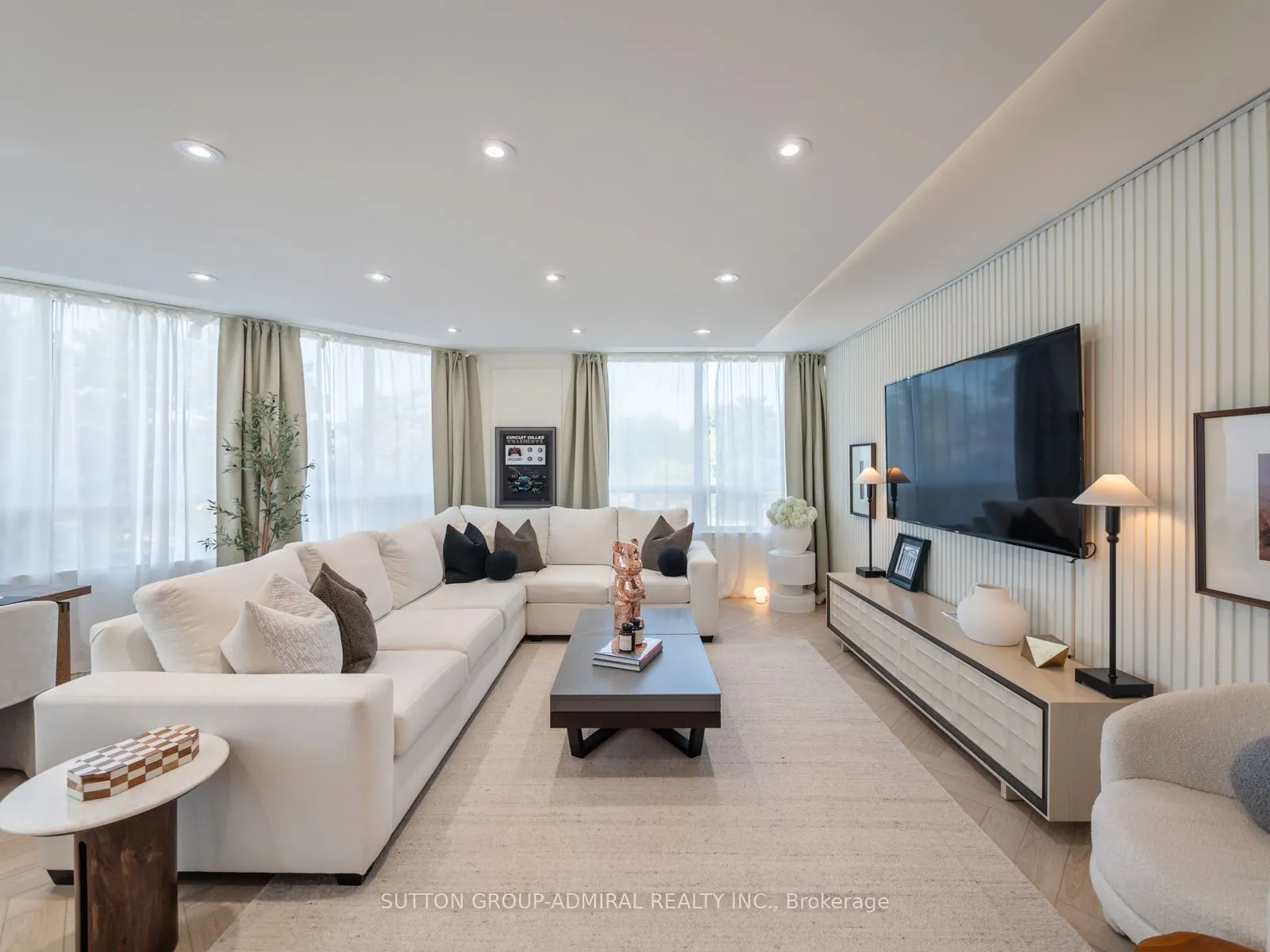 10 Torresdale Avenue #208