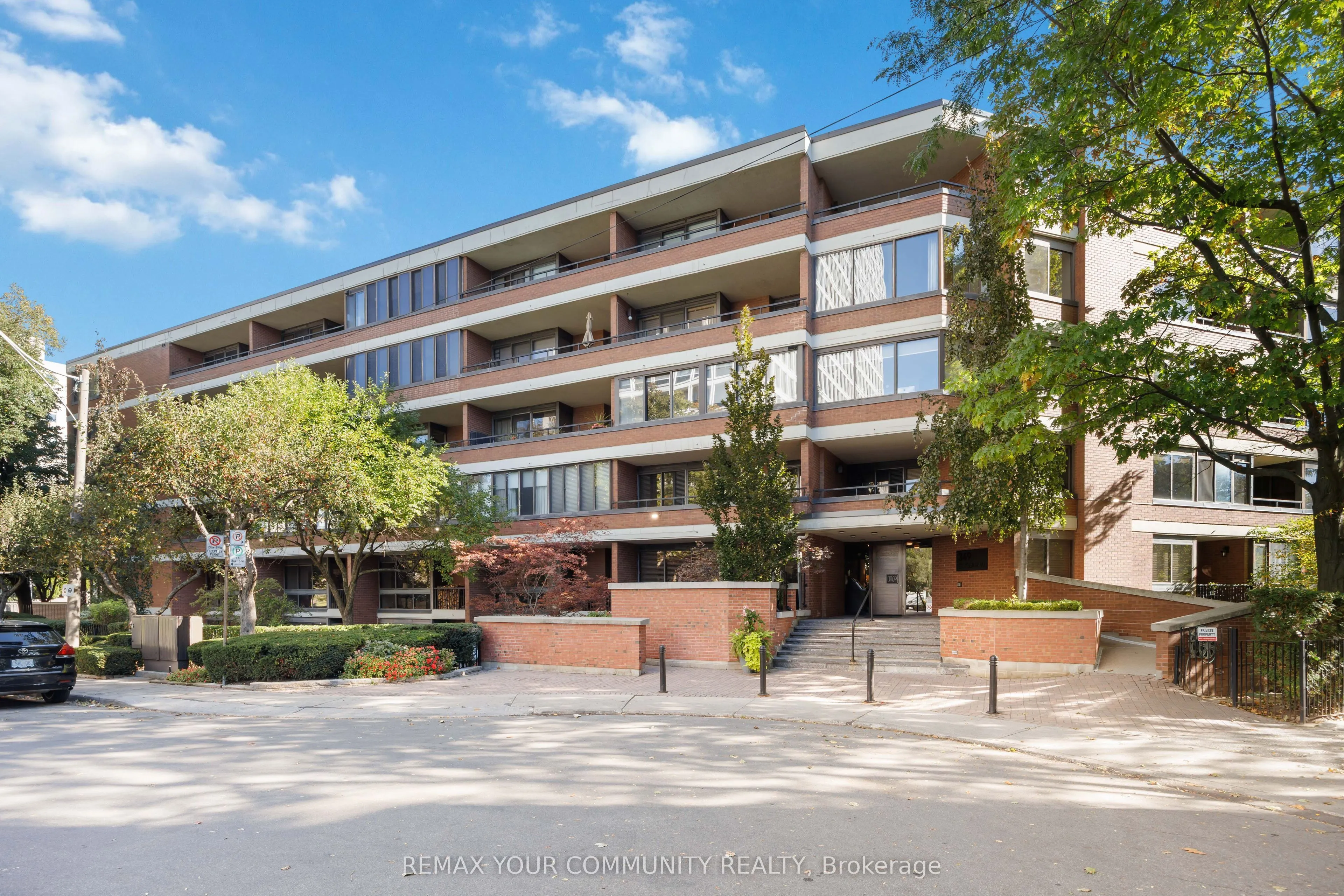 349 St Clair Avenue W #410
