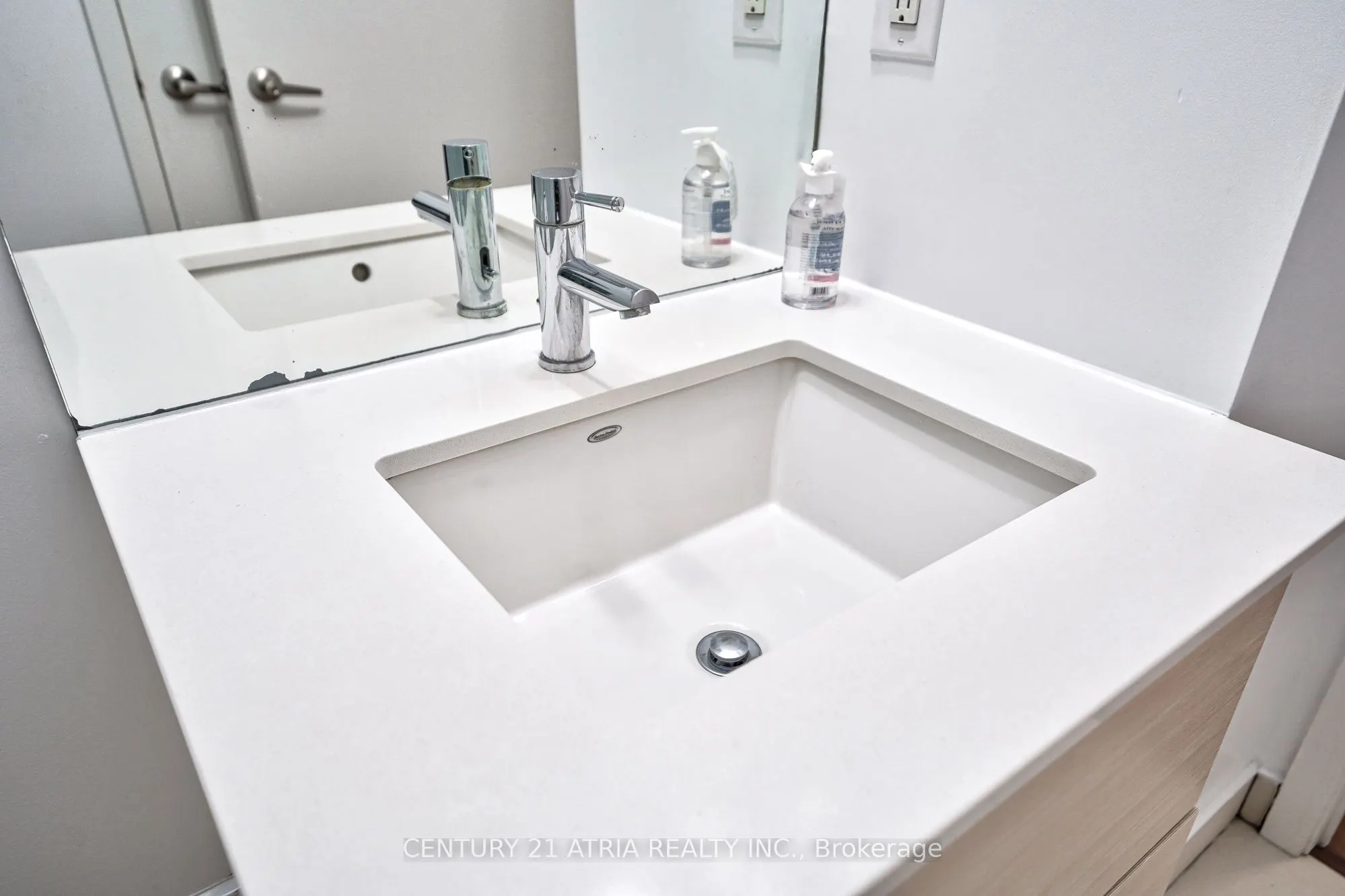 210 Simcoe Street #1003