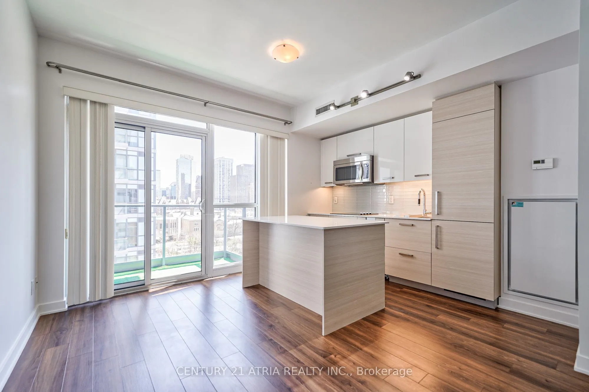 210 Simcoe Street #1003