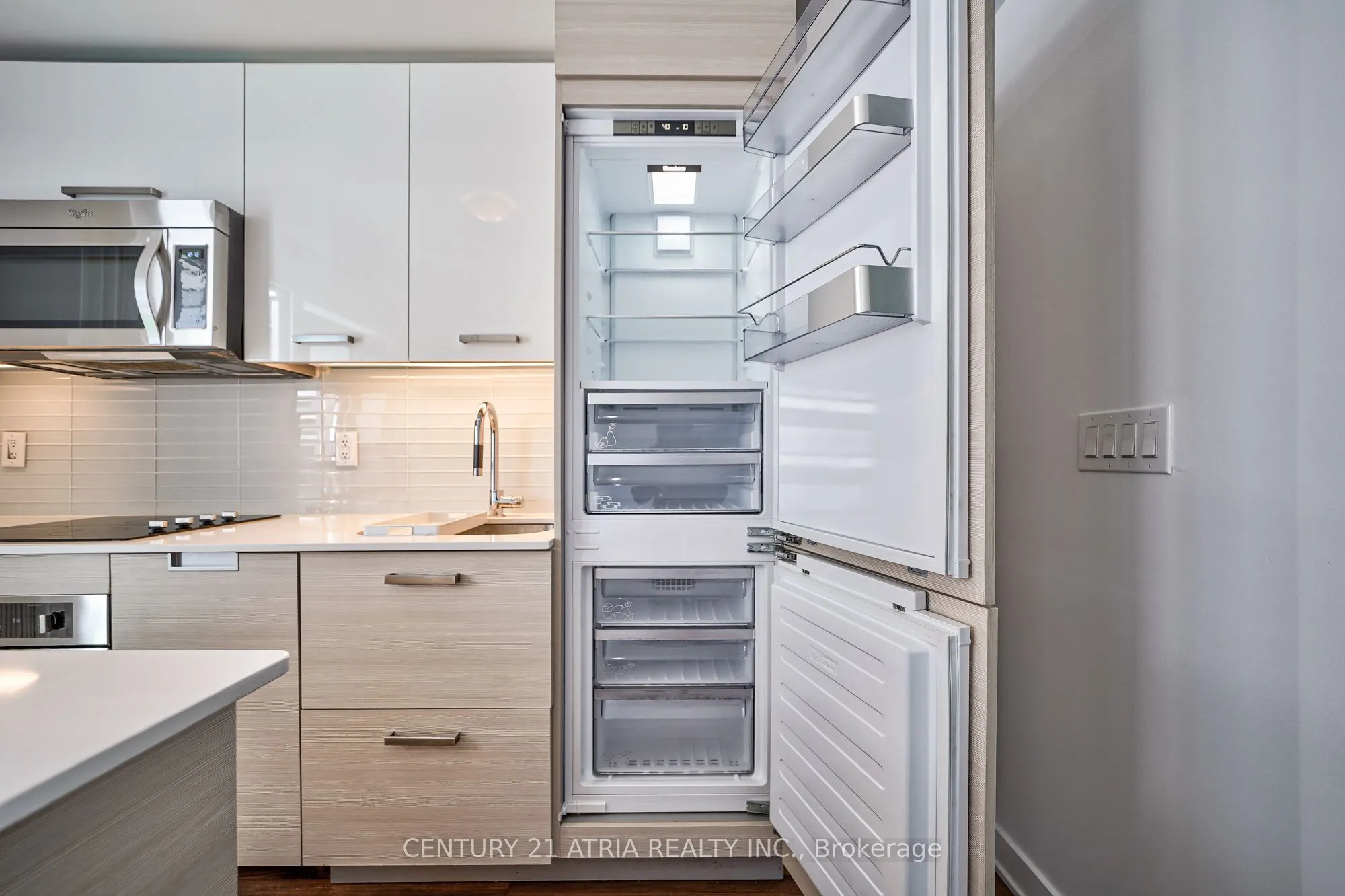 210 Simcoe Street #1003