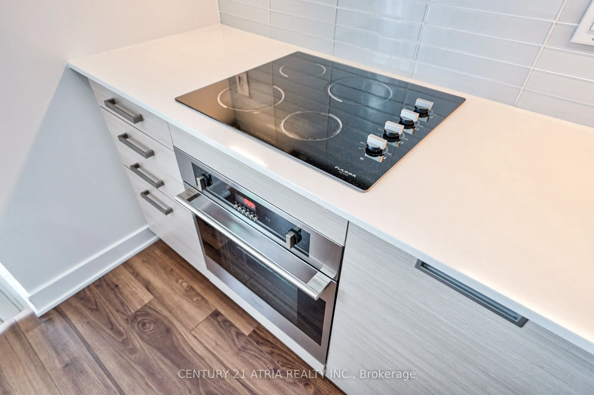 210 Simcoe Street #1003