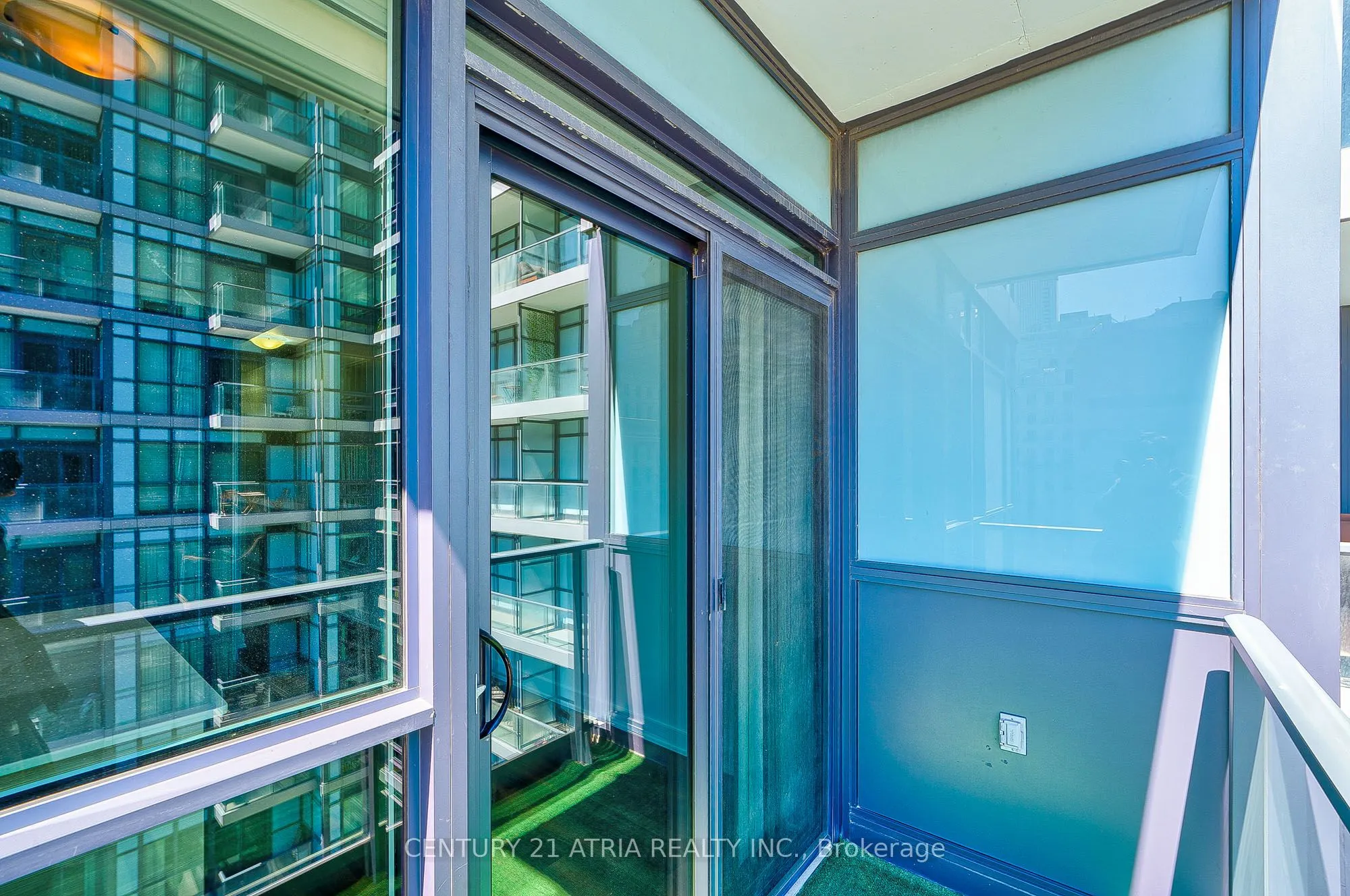 210 Simcoe Street #1003