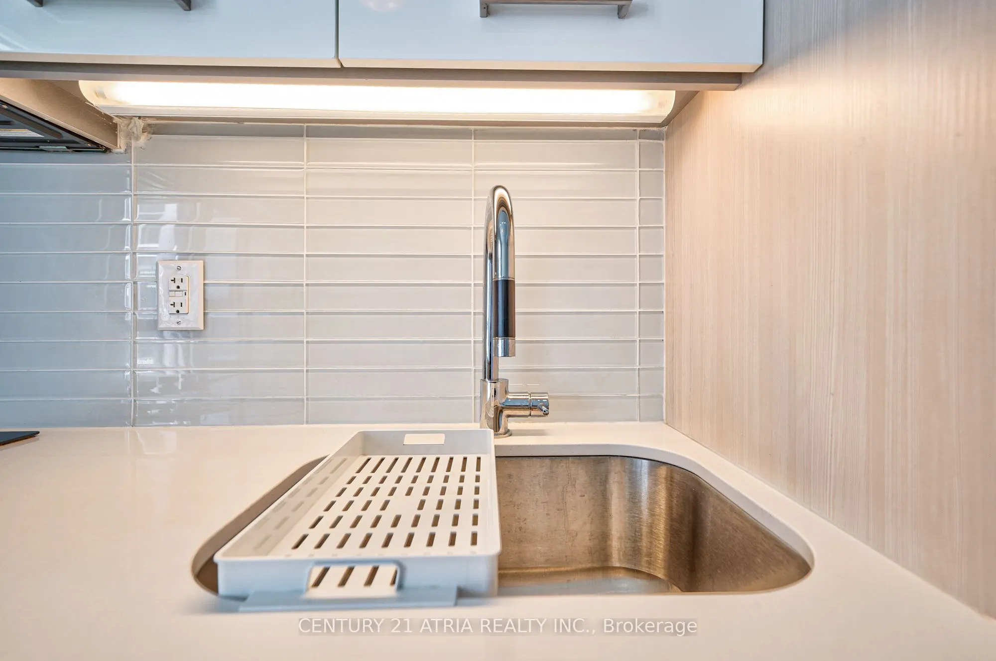 210 Simcoe Street #1003