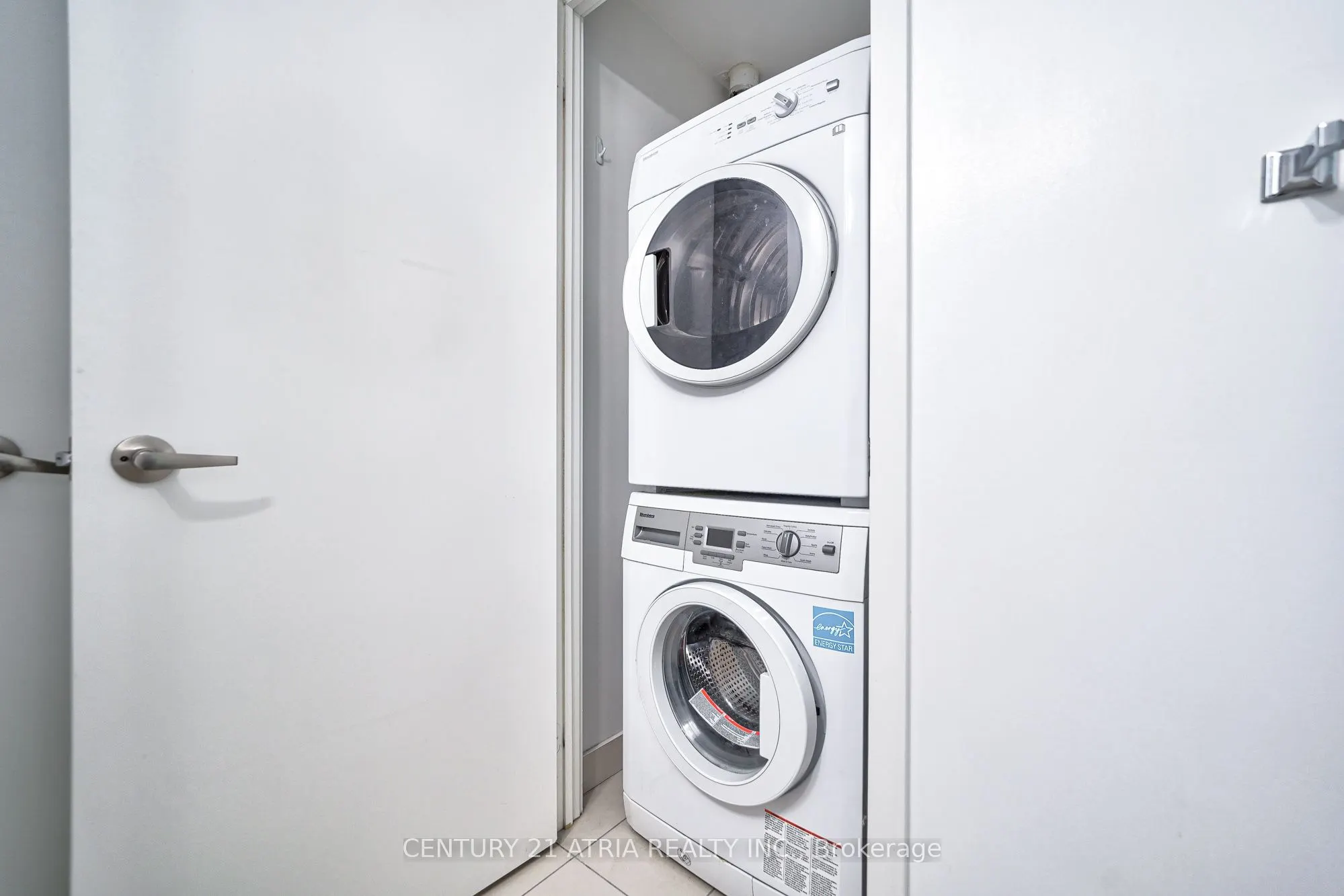 210 Simcoe Street #1003