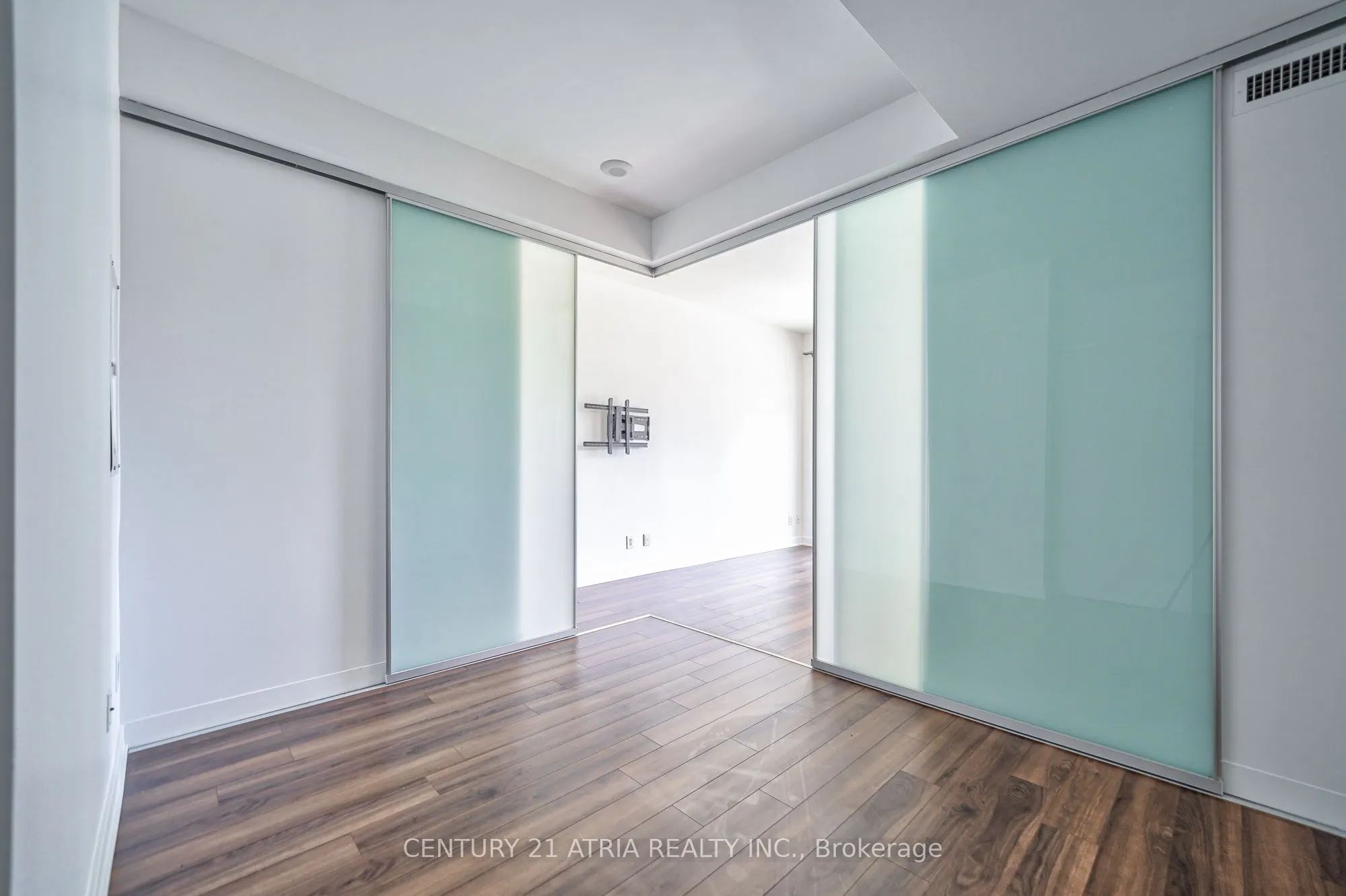 210 Simcoe Street #1003