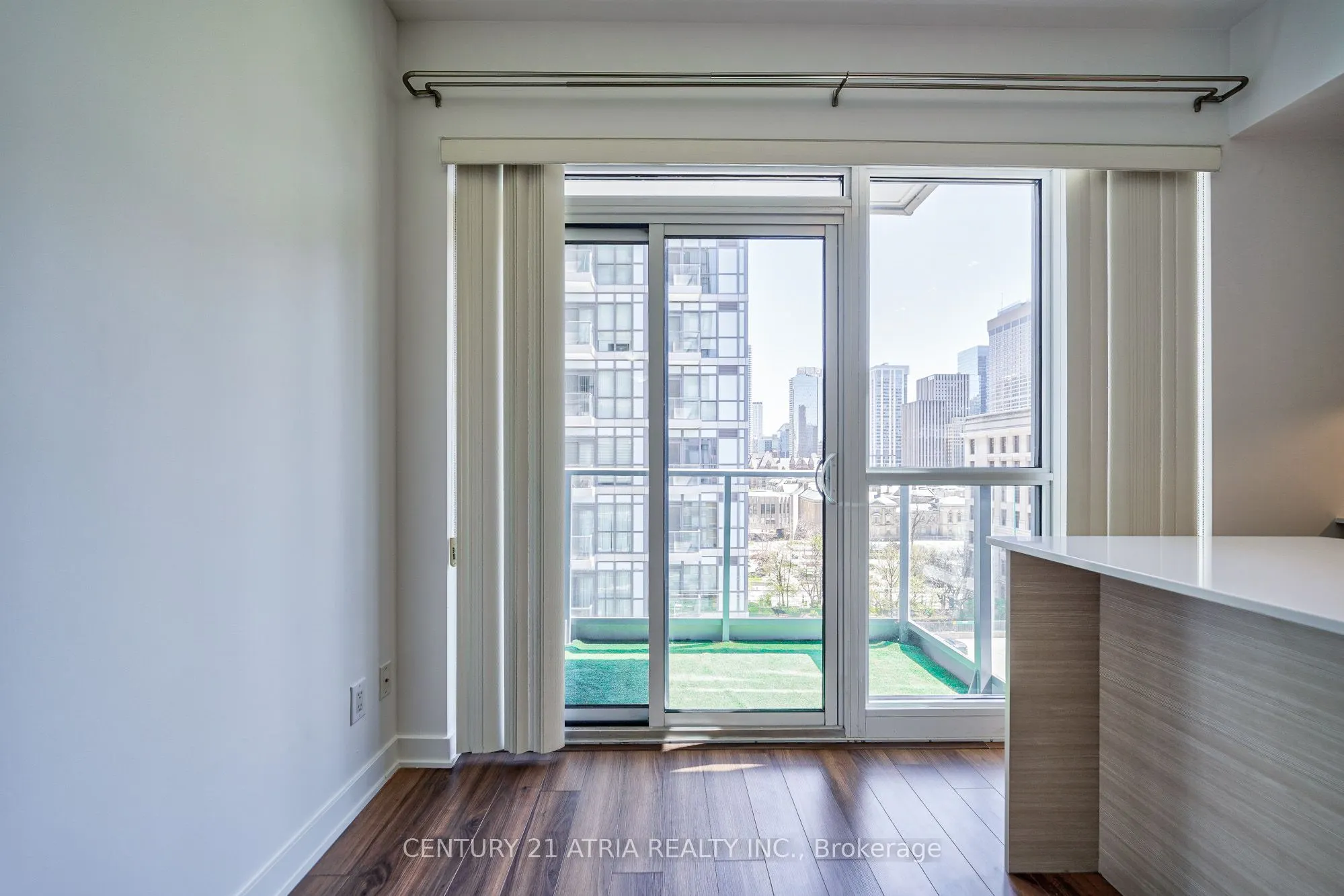 210 Simcoe Street #1003