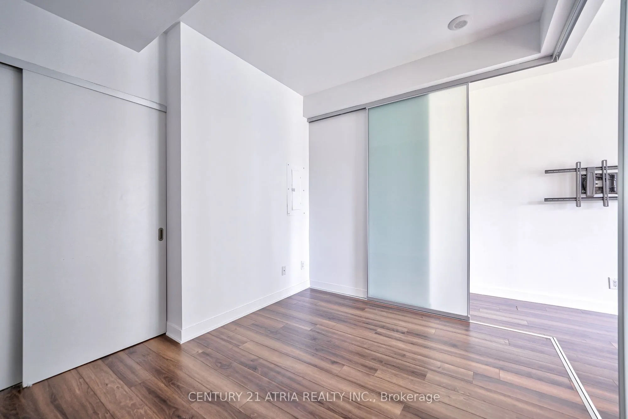 210 Simcoe Street #1003