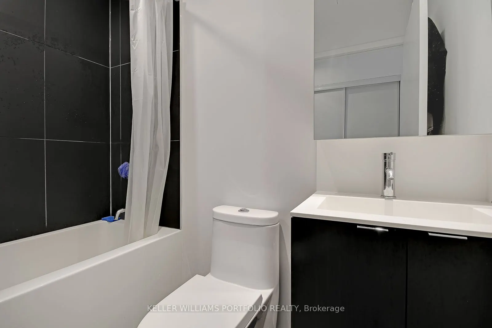 20 Edward Street #618