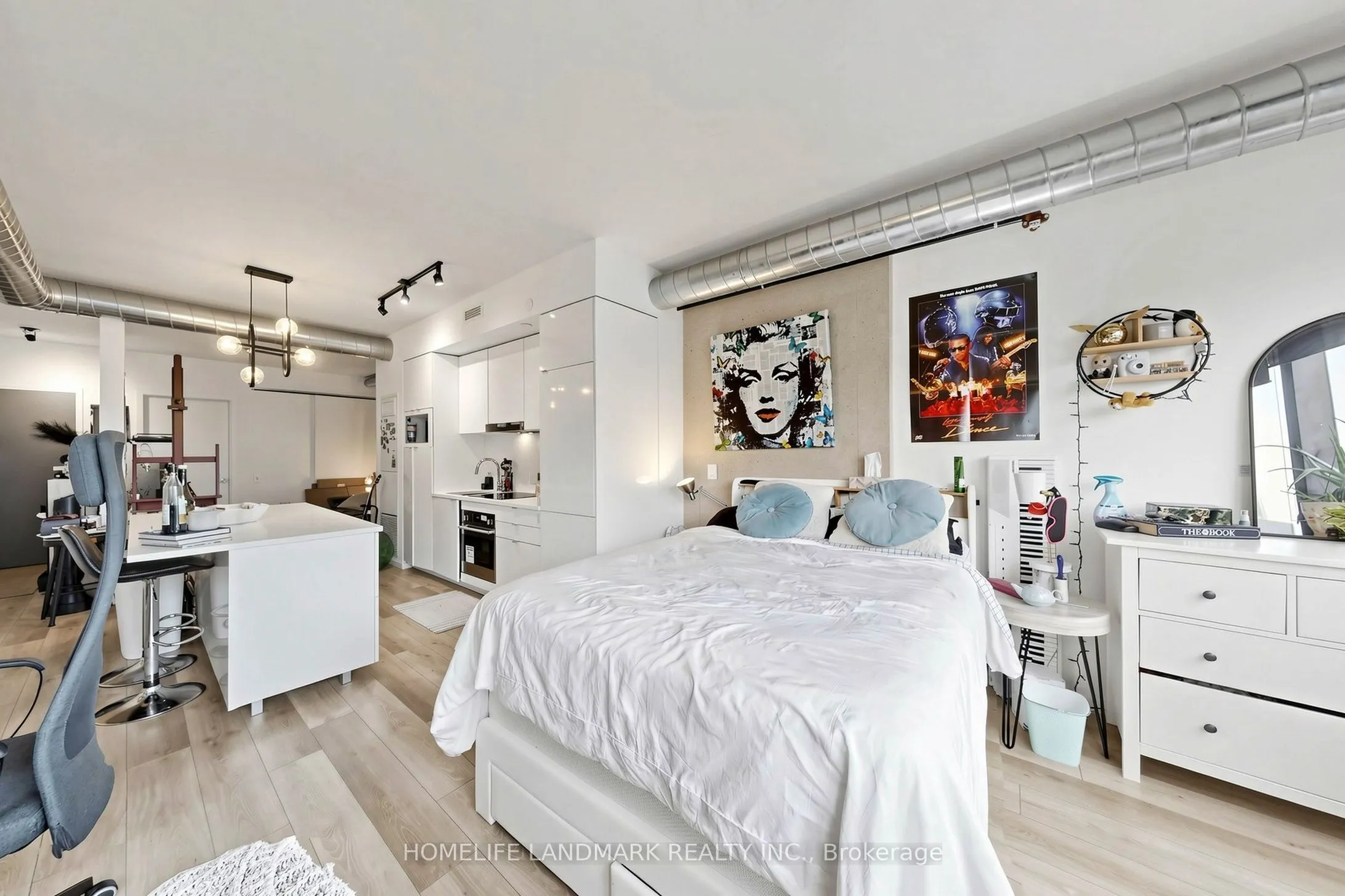 21 Lawren Harris Square #801