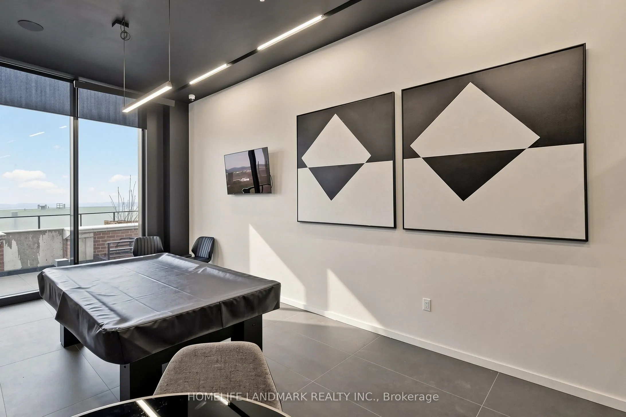 21 Lawren Harris Square #801