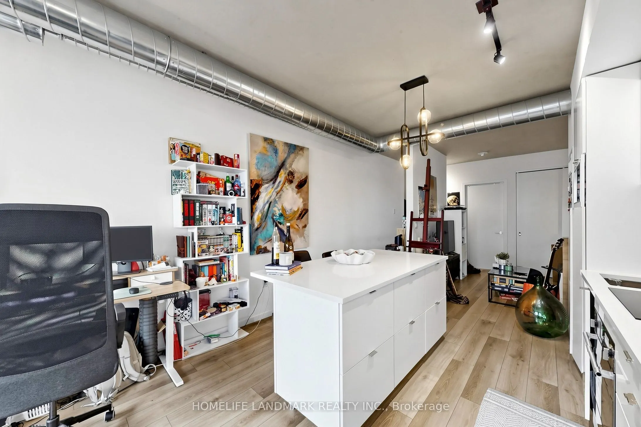 21 Lawren Harris Square #801
