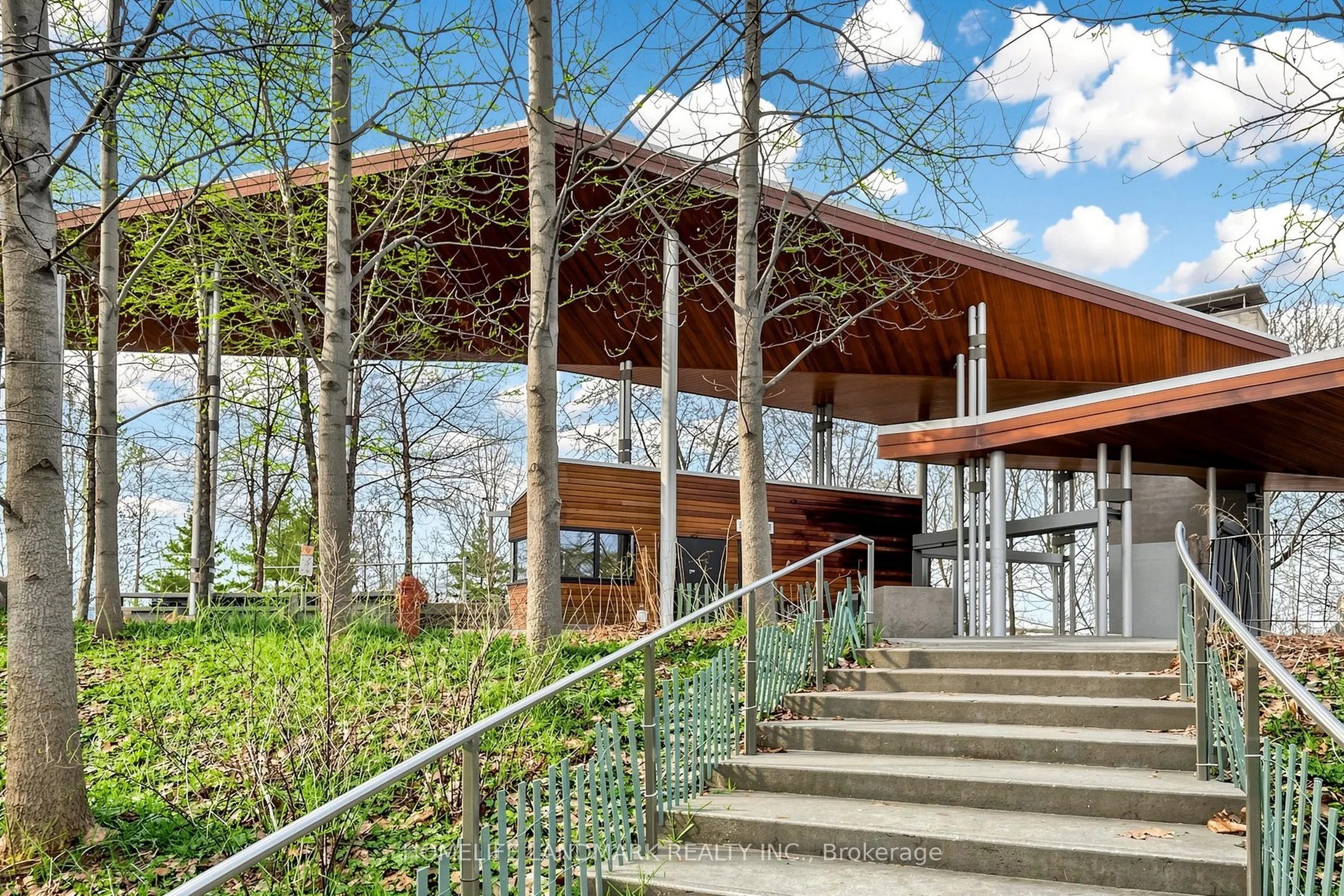 21 Lawren Harris Square #801