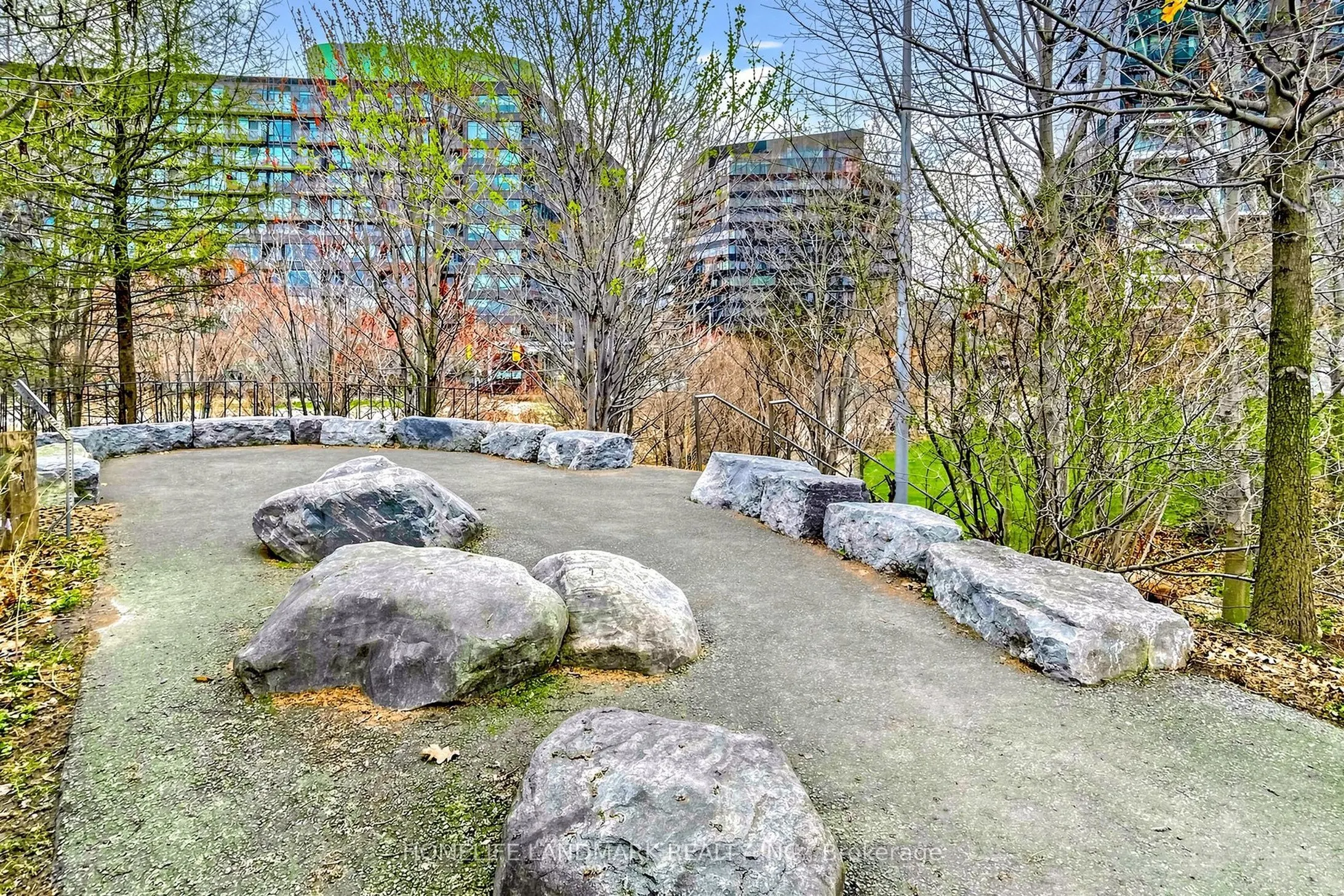 21 Lawren Harris Square #801