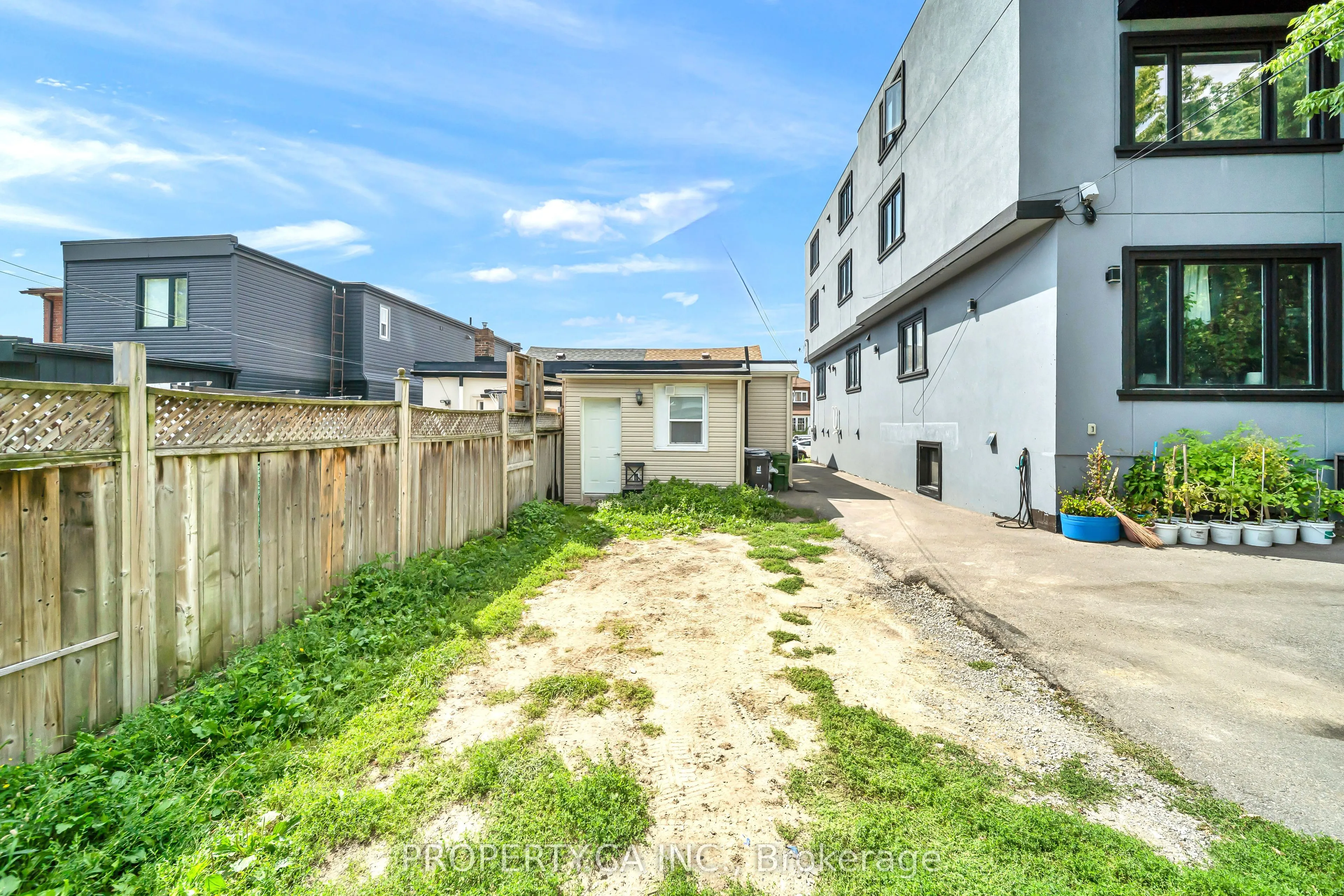 285 Robina Avenue