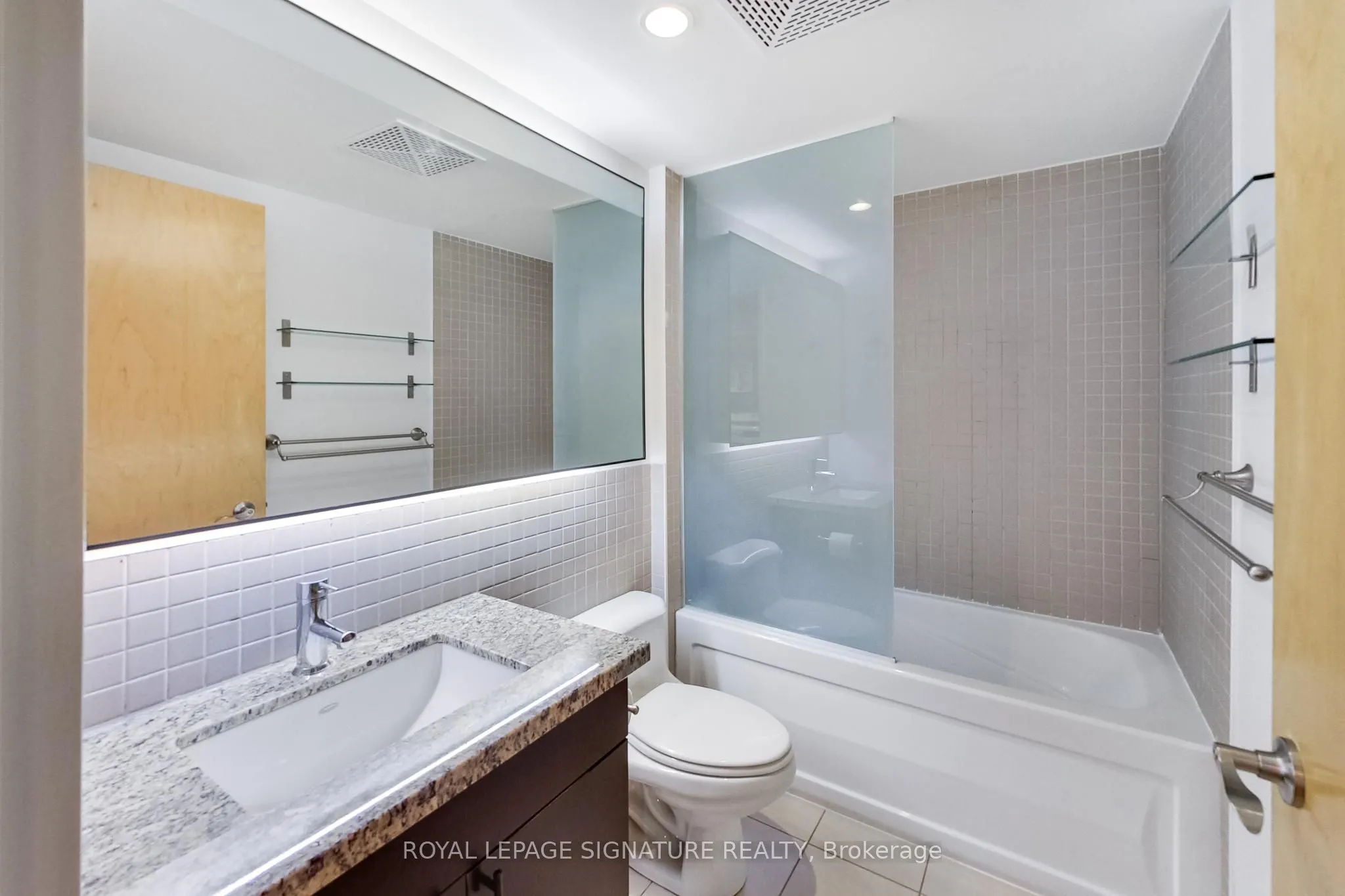 1005 King Street W #405