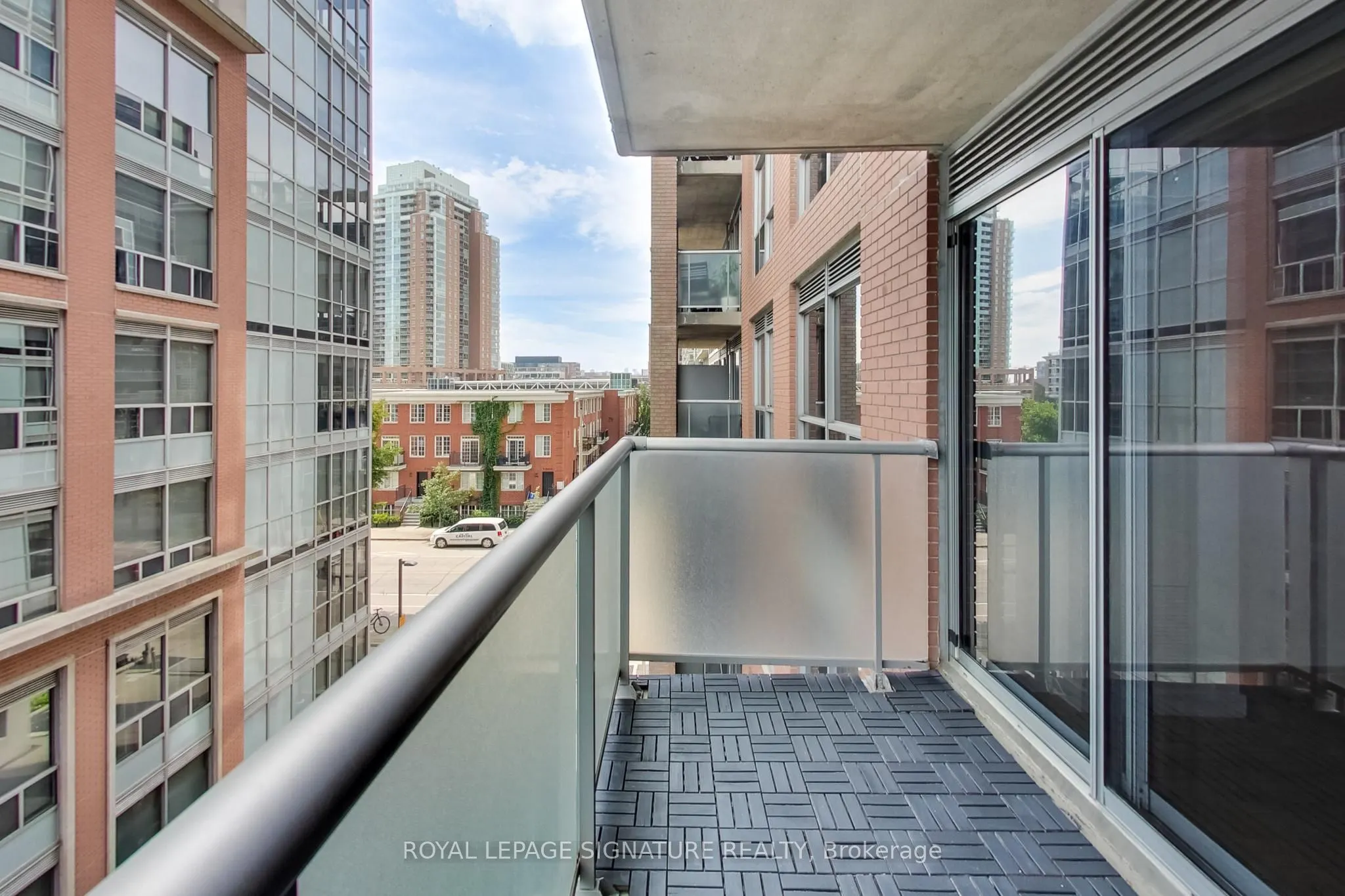1005 King Street W #405
