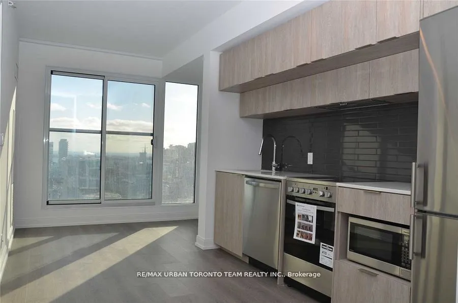 181 Dundas Street E #3707