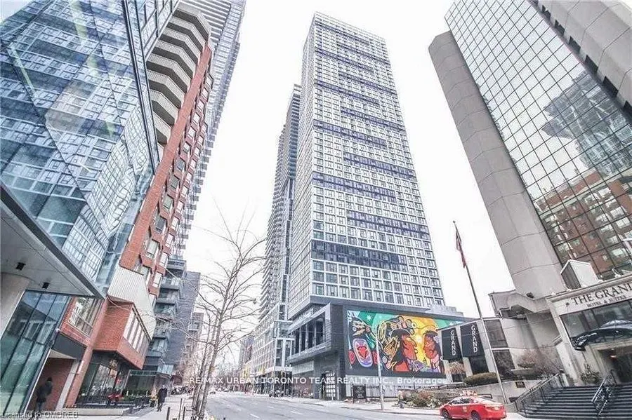 181 Dundas Street E #3707
