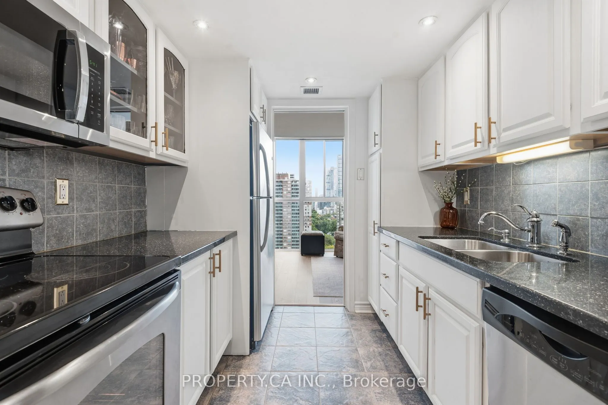 15 Maitland Place #1811