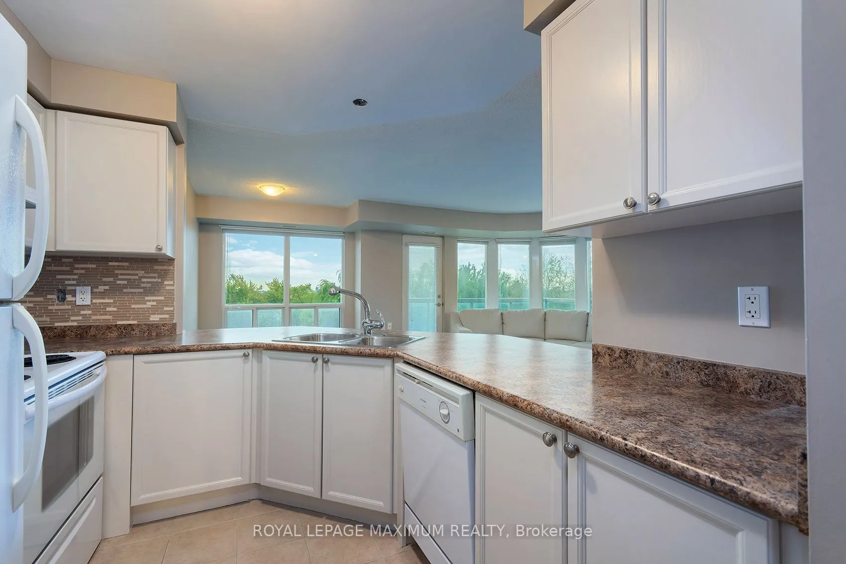 935 Sheppard Avenue W #505