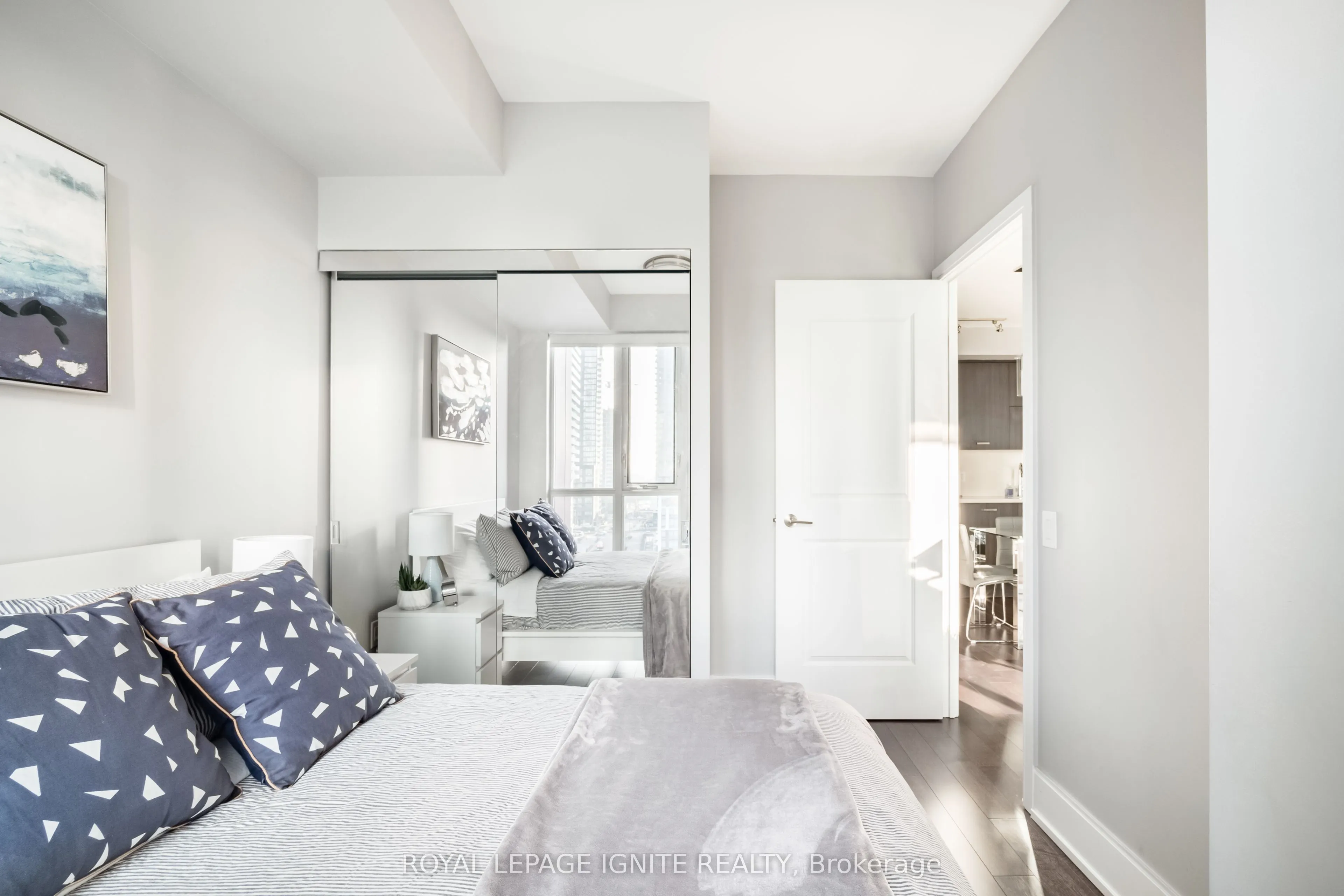560 Front Street W #828