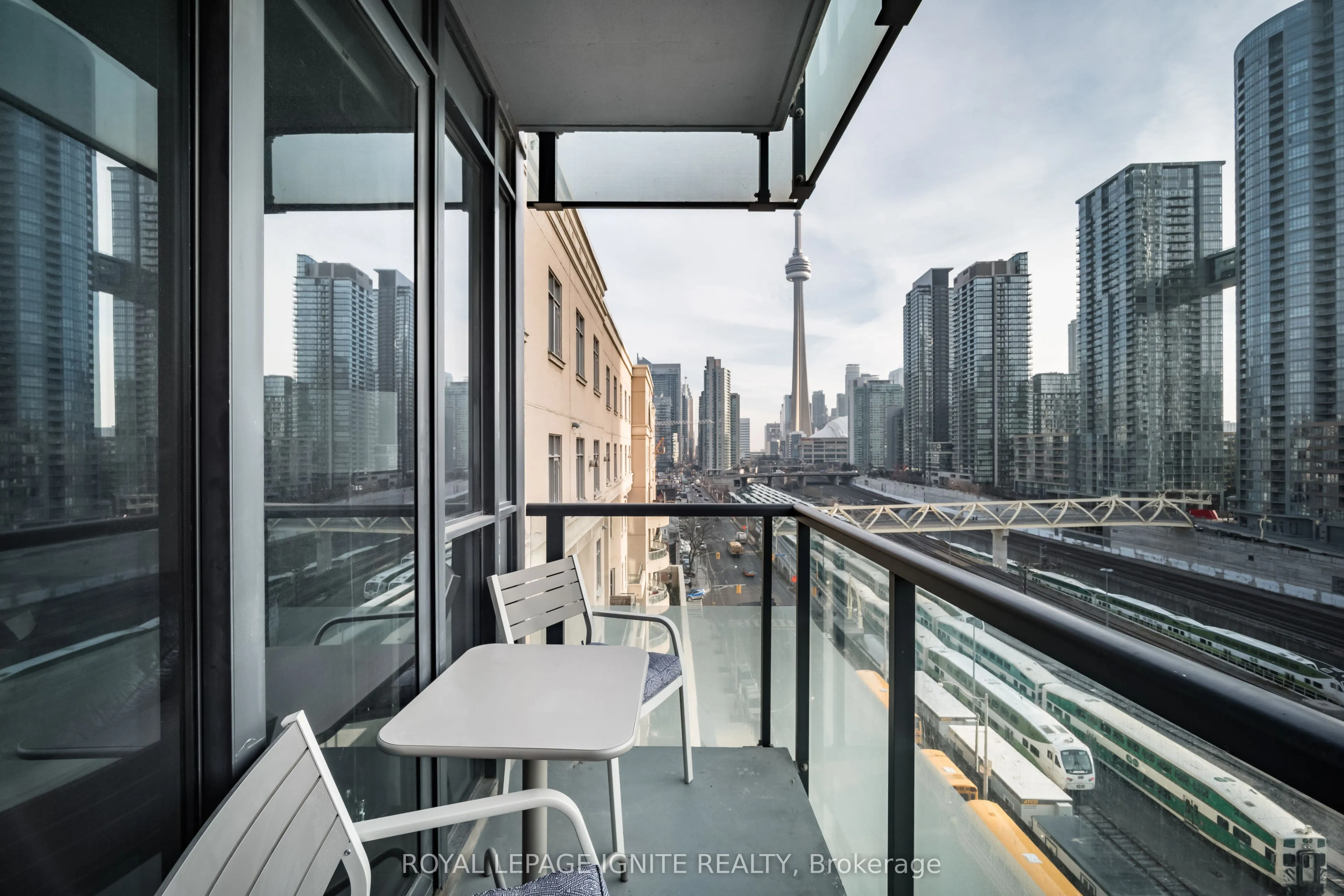 560 Front Street W #828