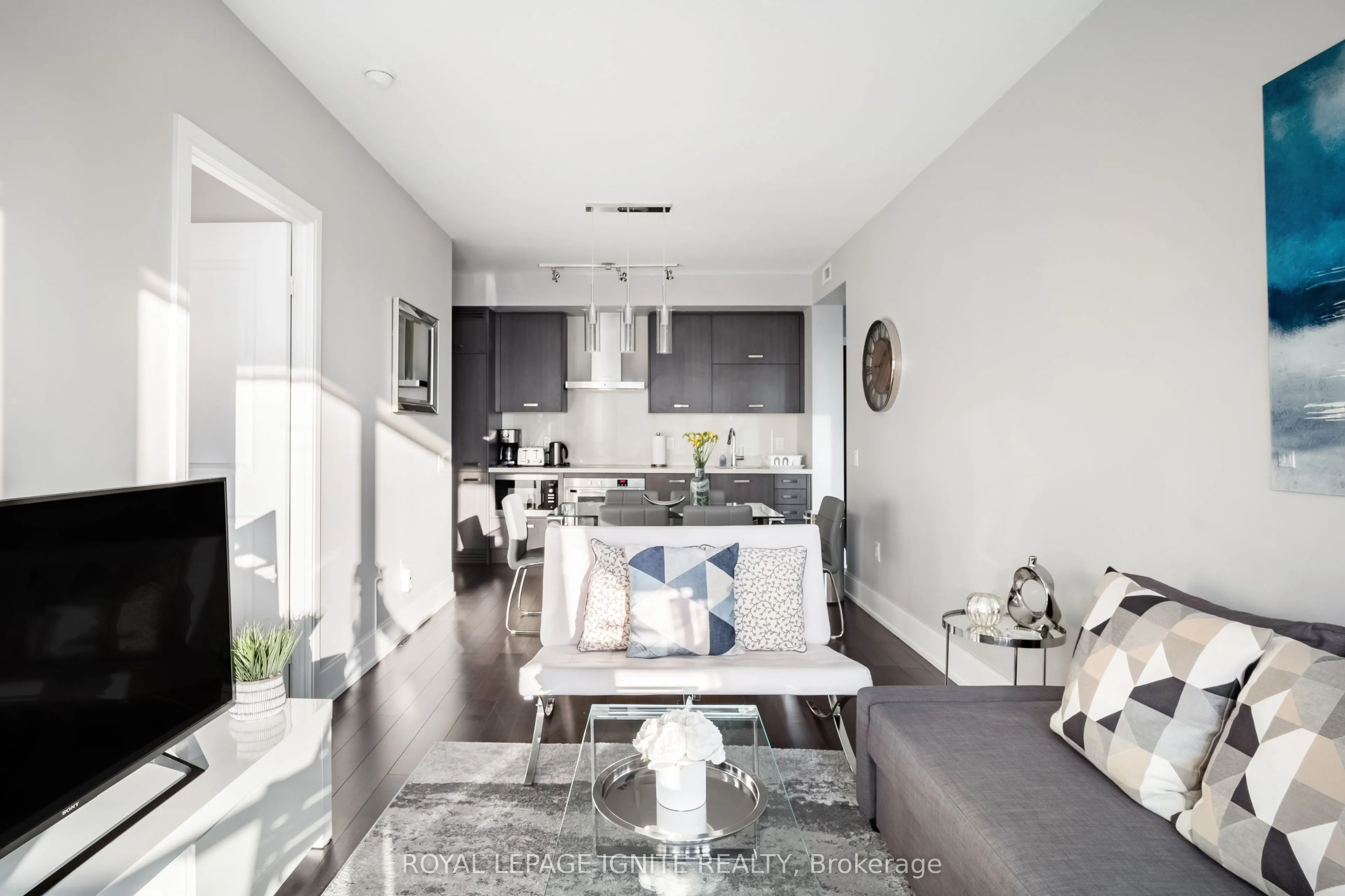 560 Front Street W #828