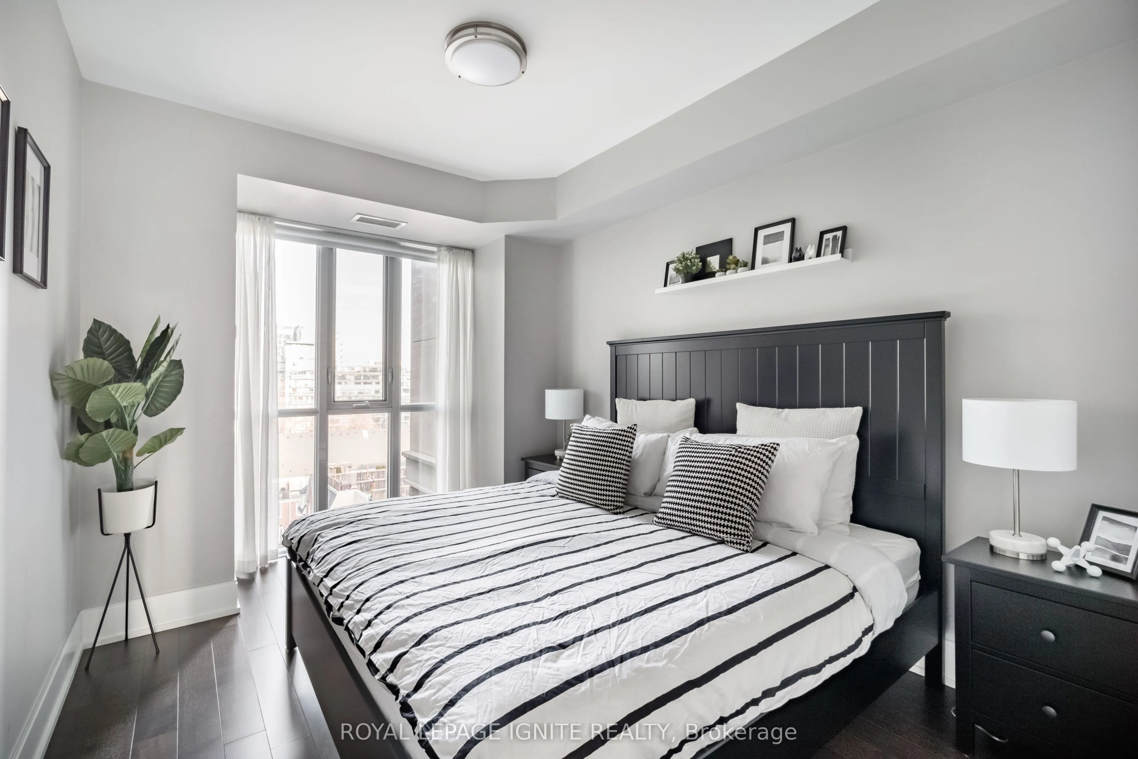 560 Front Street W #828