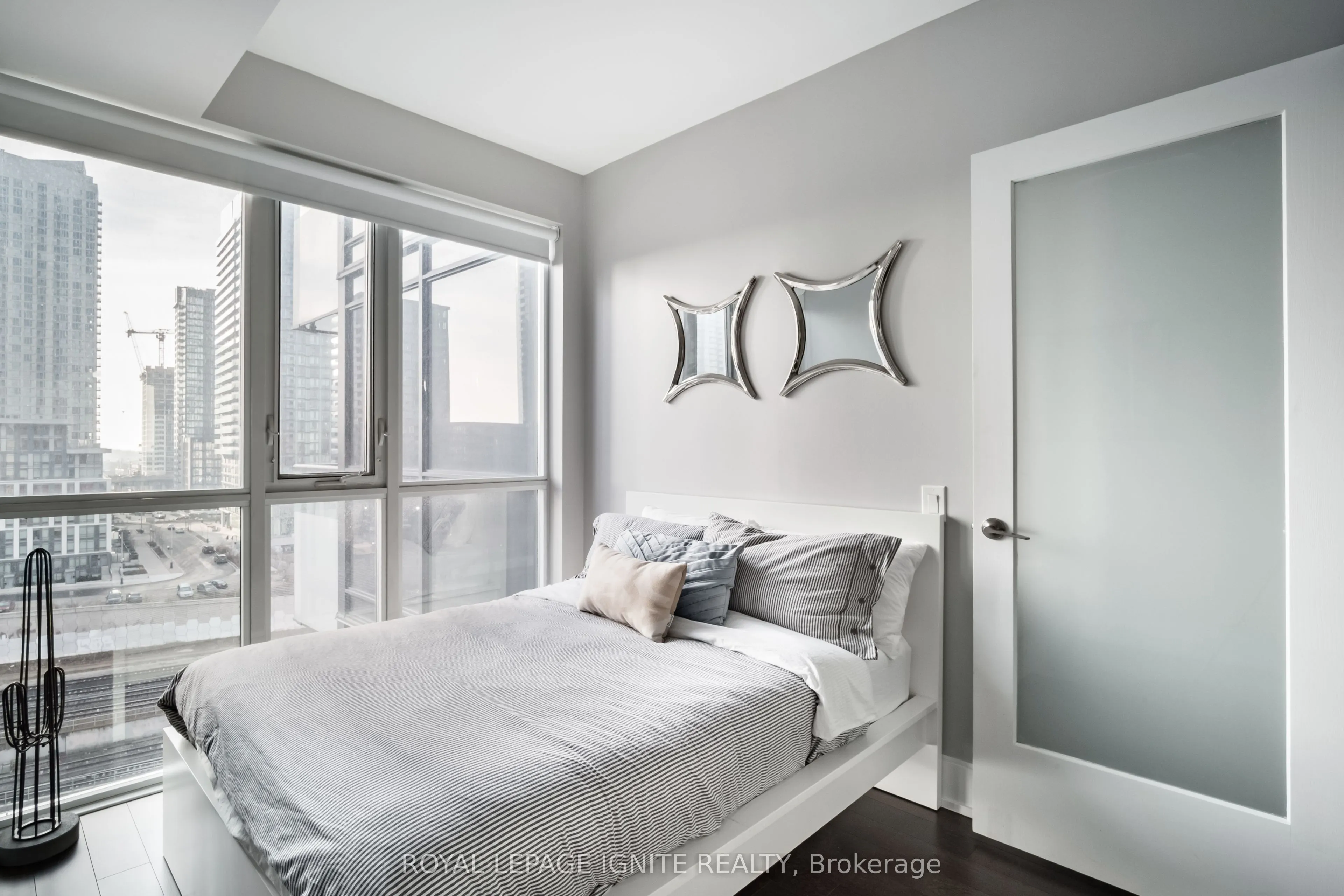 560 Front Street W #828