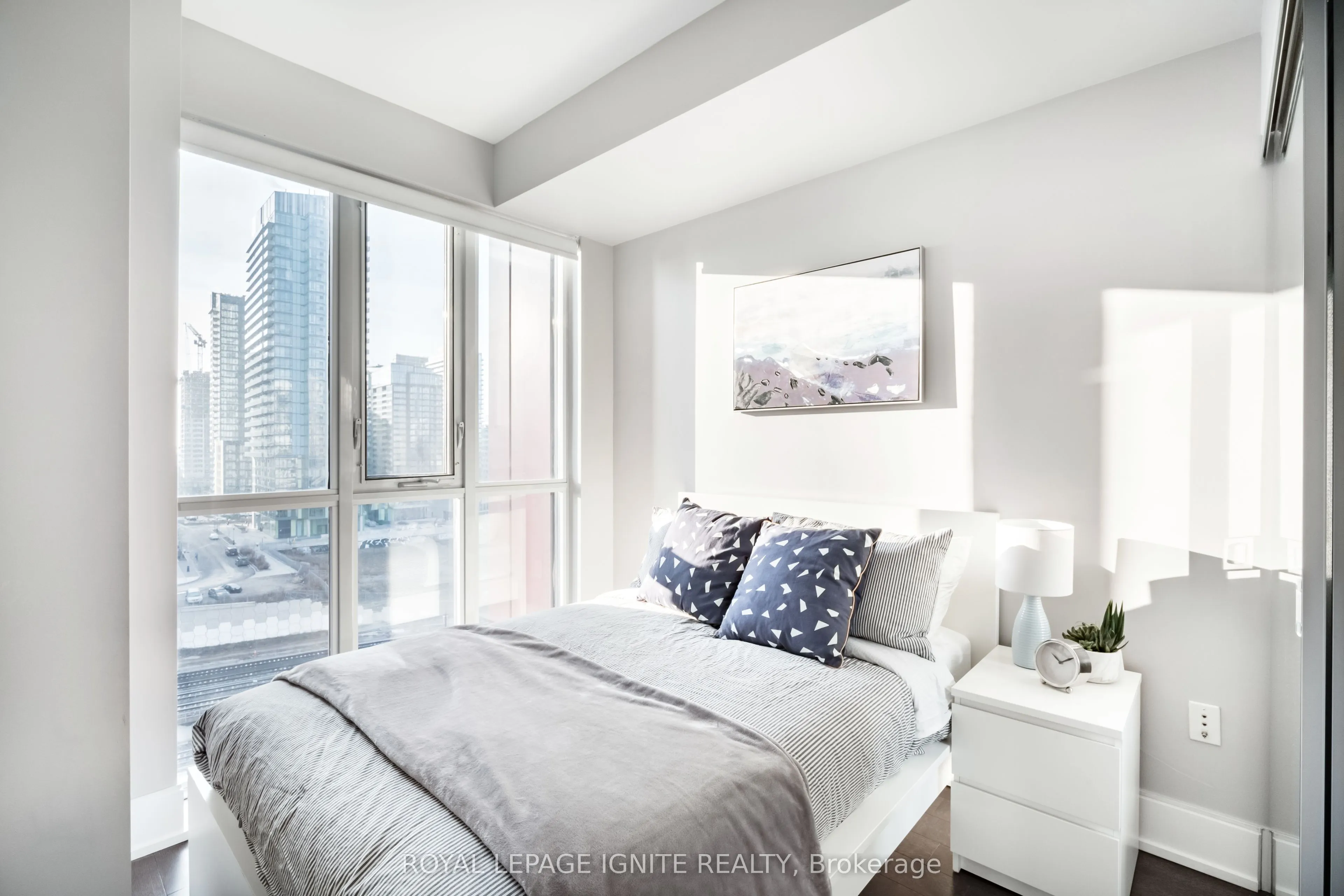 560 Front Street W #828