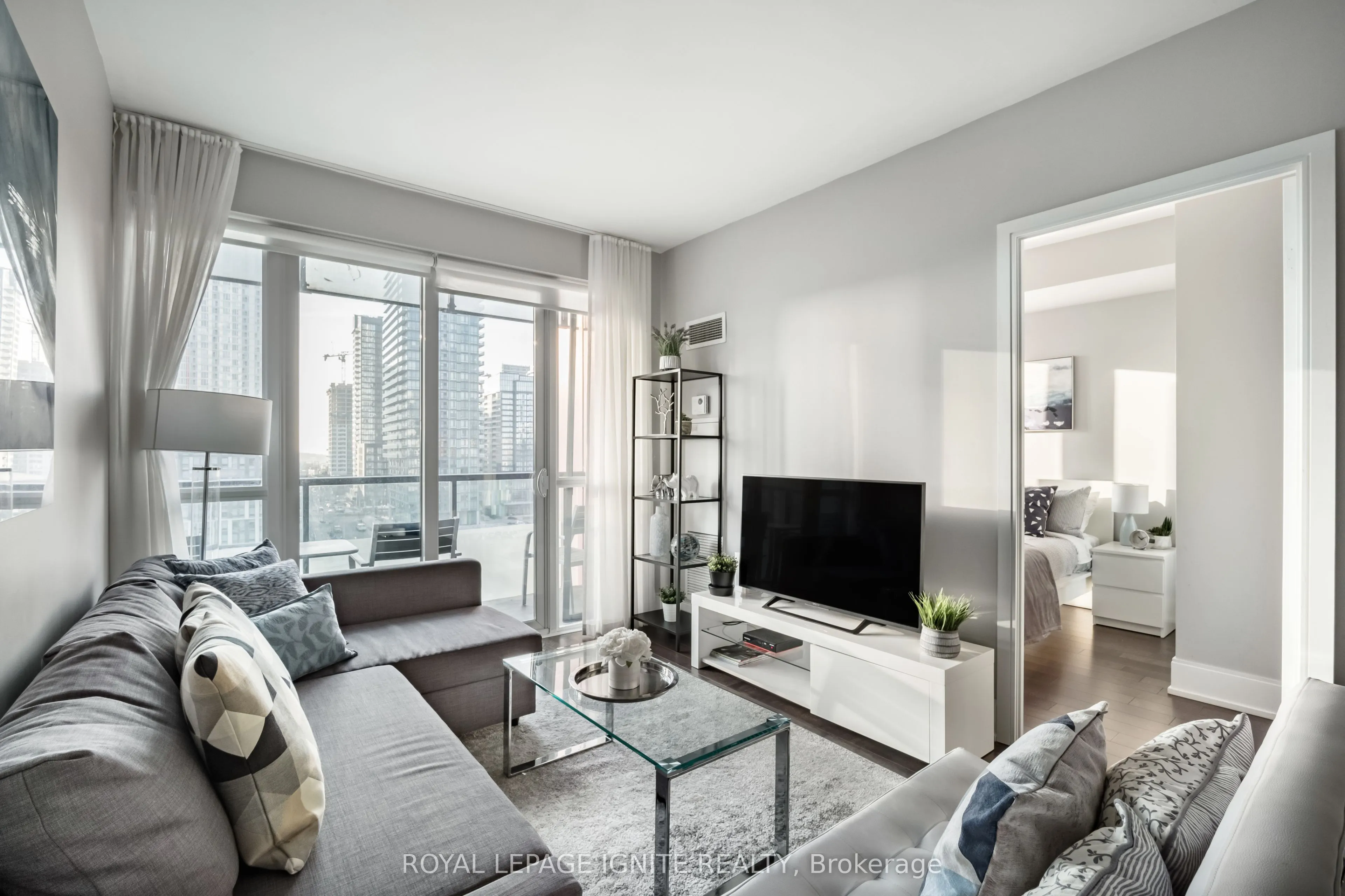 560 Front Street W #828